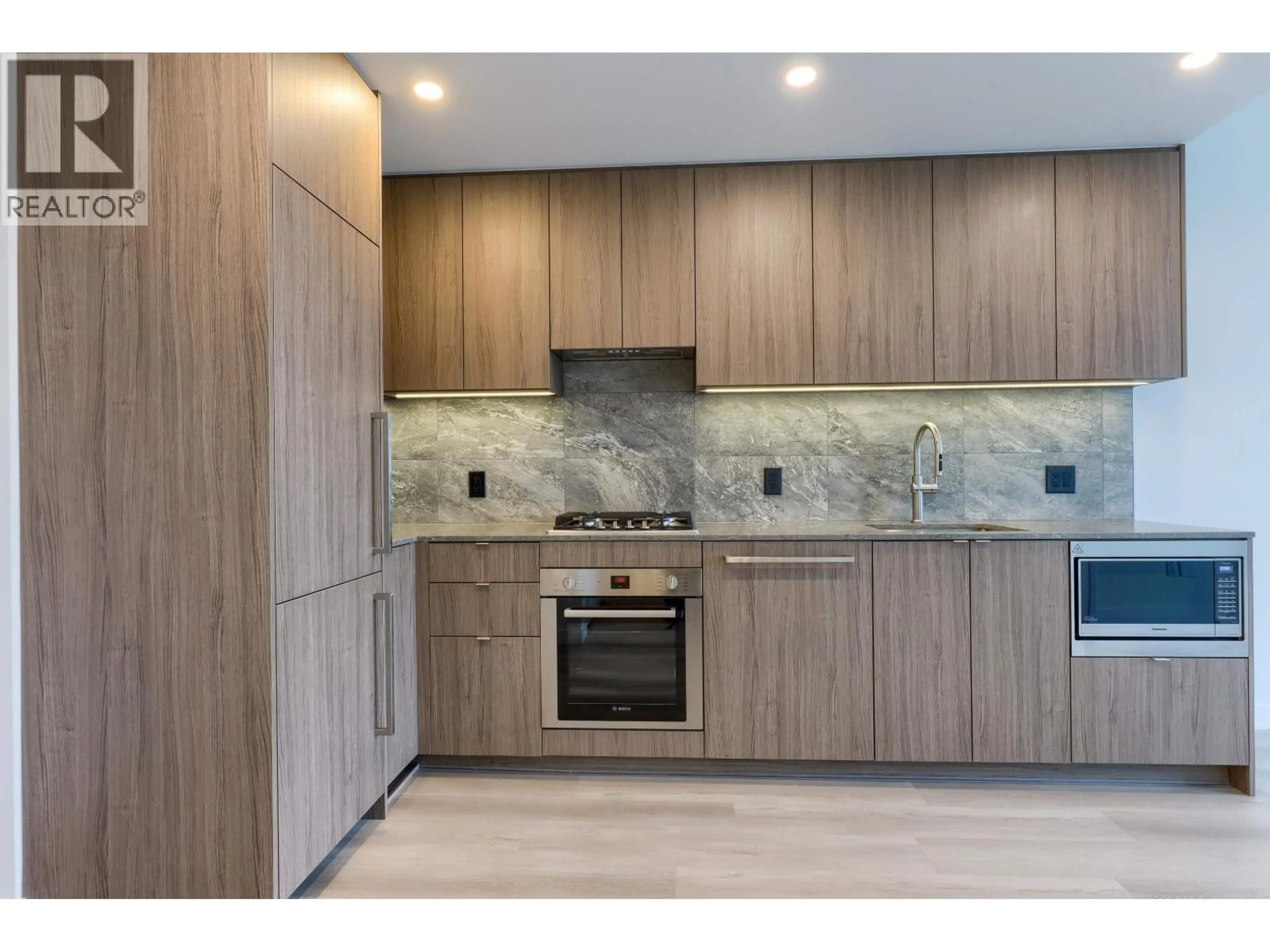 Unknown for 2004 - 626 CLAREMONT STREET, Coquitlam British Columbia V3J0T1
