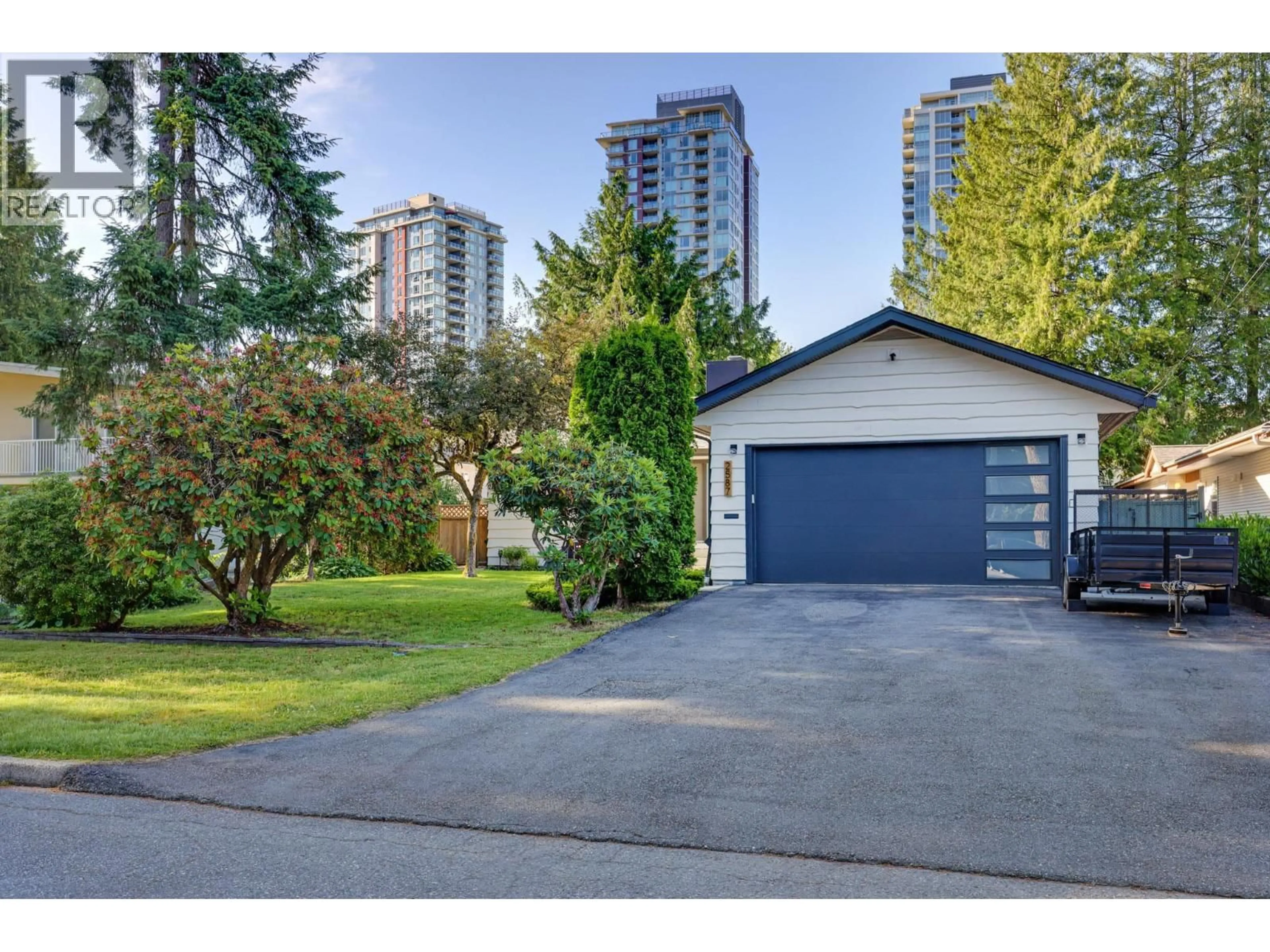 A pic from outside/outdoor area/front of a property/back of a property/a pic from drone, street for 2587 LARKIN AVENUE, Port Coquitlam British Columbia V3B2H8