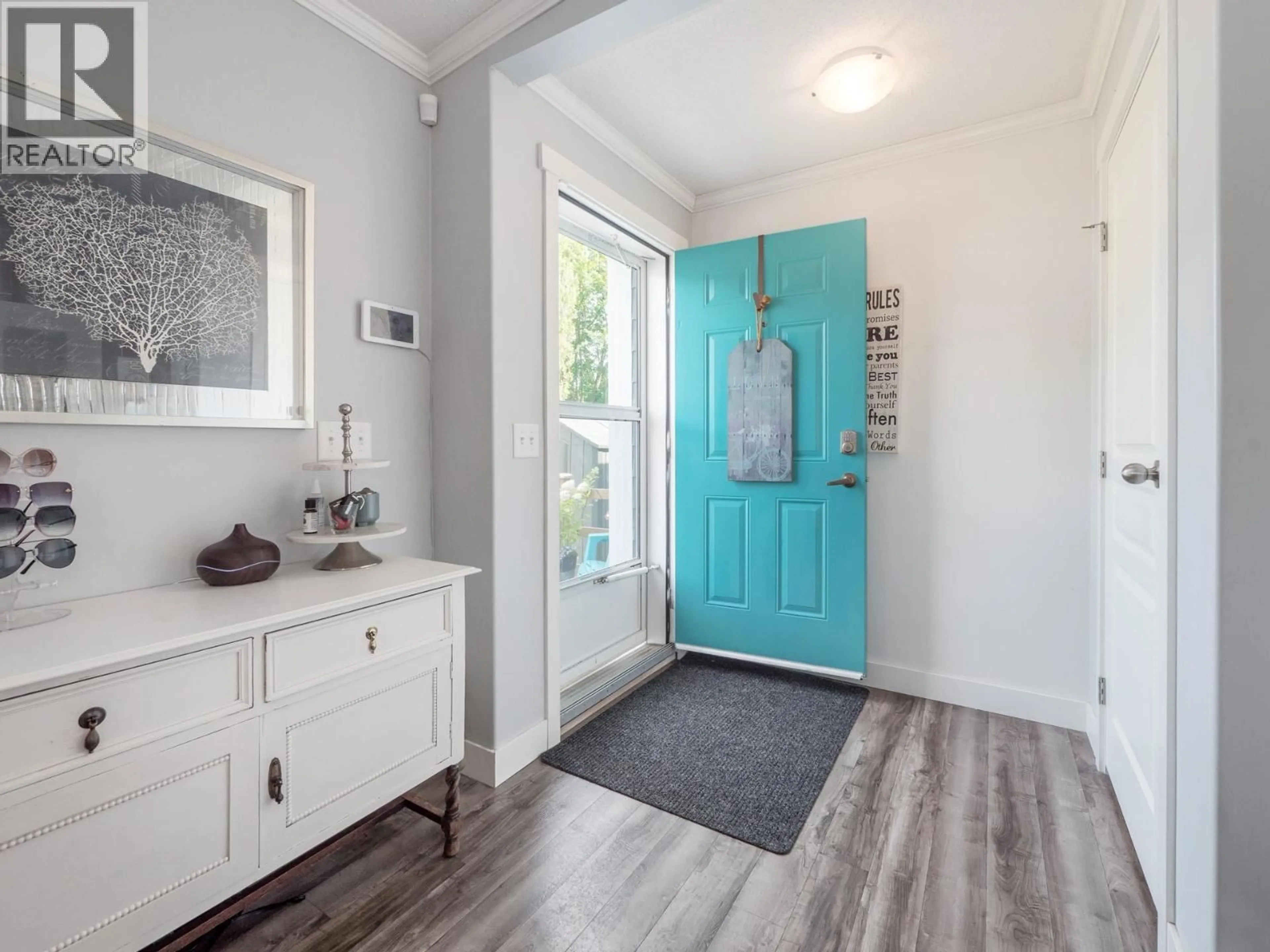Indoor entryway for 135 - 1413 SUNSHINE COAST HIGHWAY, Gibsons British Columbia V0N1V5