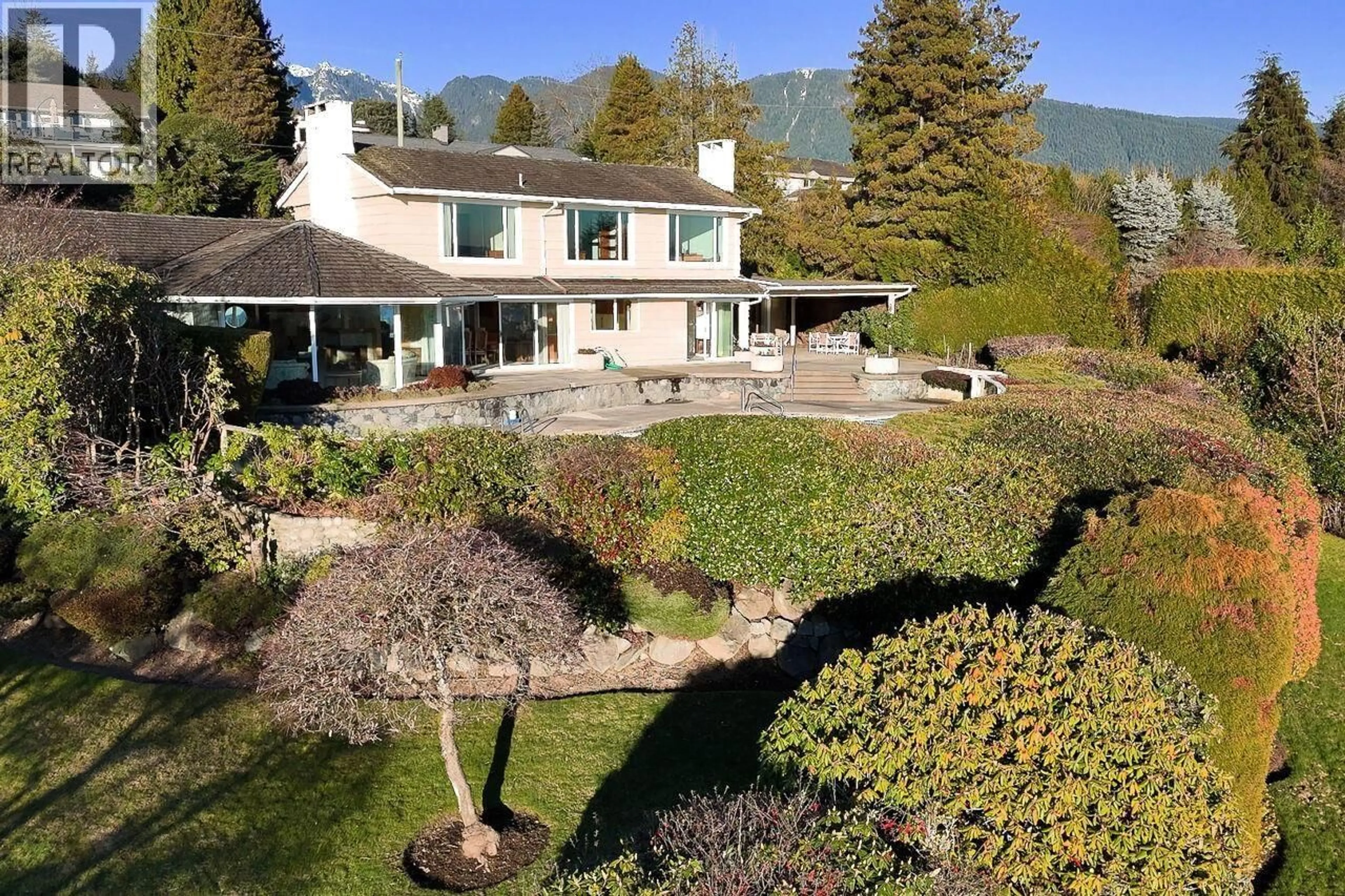 A pic from outside/outdoor area/front of a property/back of a property/a pic from drone, mountain view for 735 FAIRMILE ROAD, West Vancouver British Columbia V7S1R1