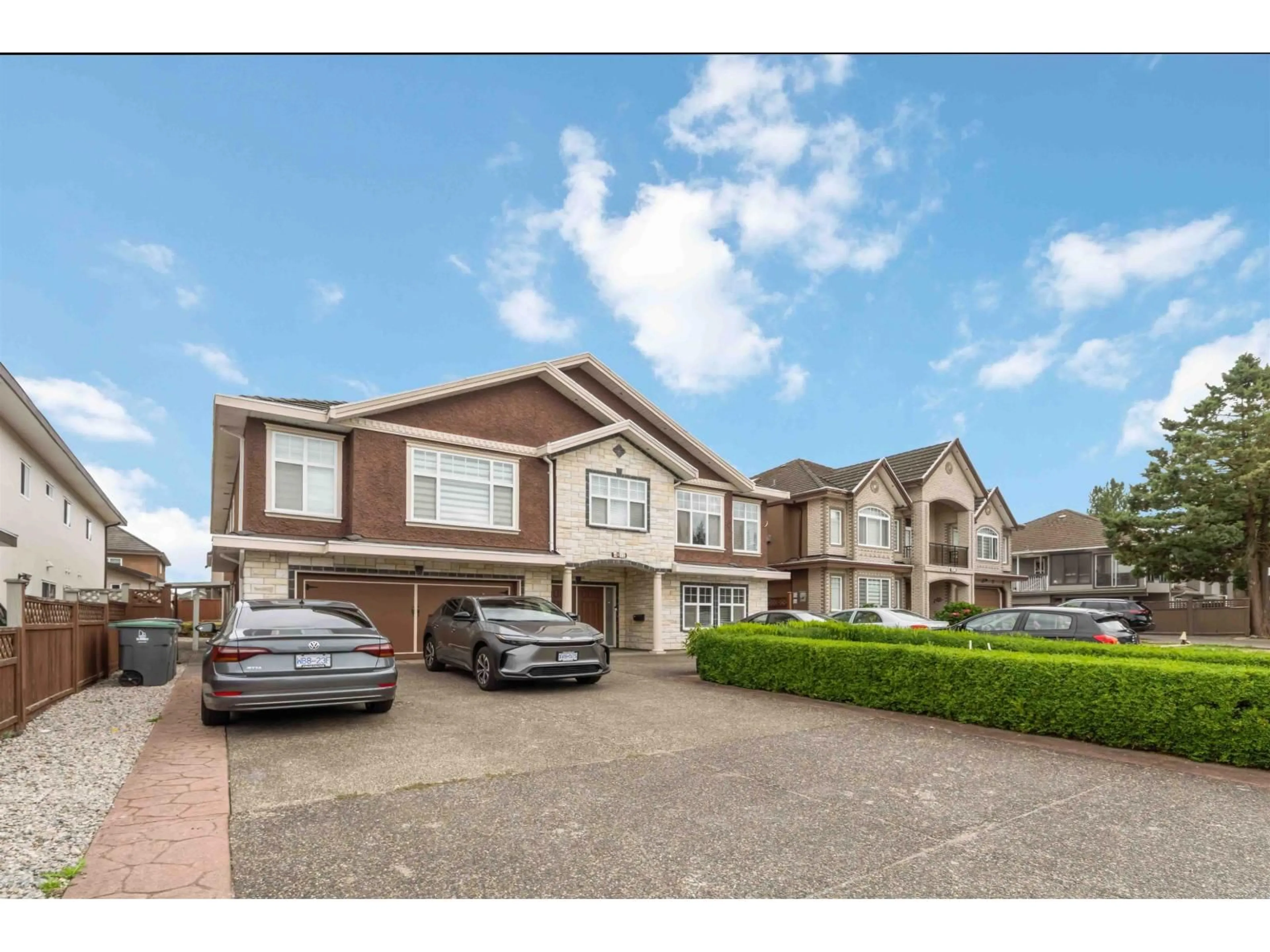 A pic from outside/outdoor area/front of a property/back of a property/a pic from drone, street for 6832 KILBURN, Surrey British Columbia V3W6H5