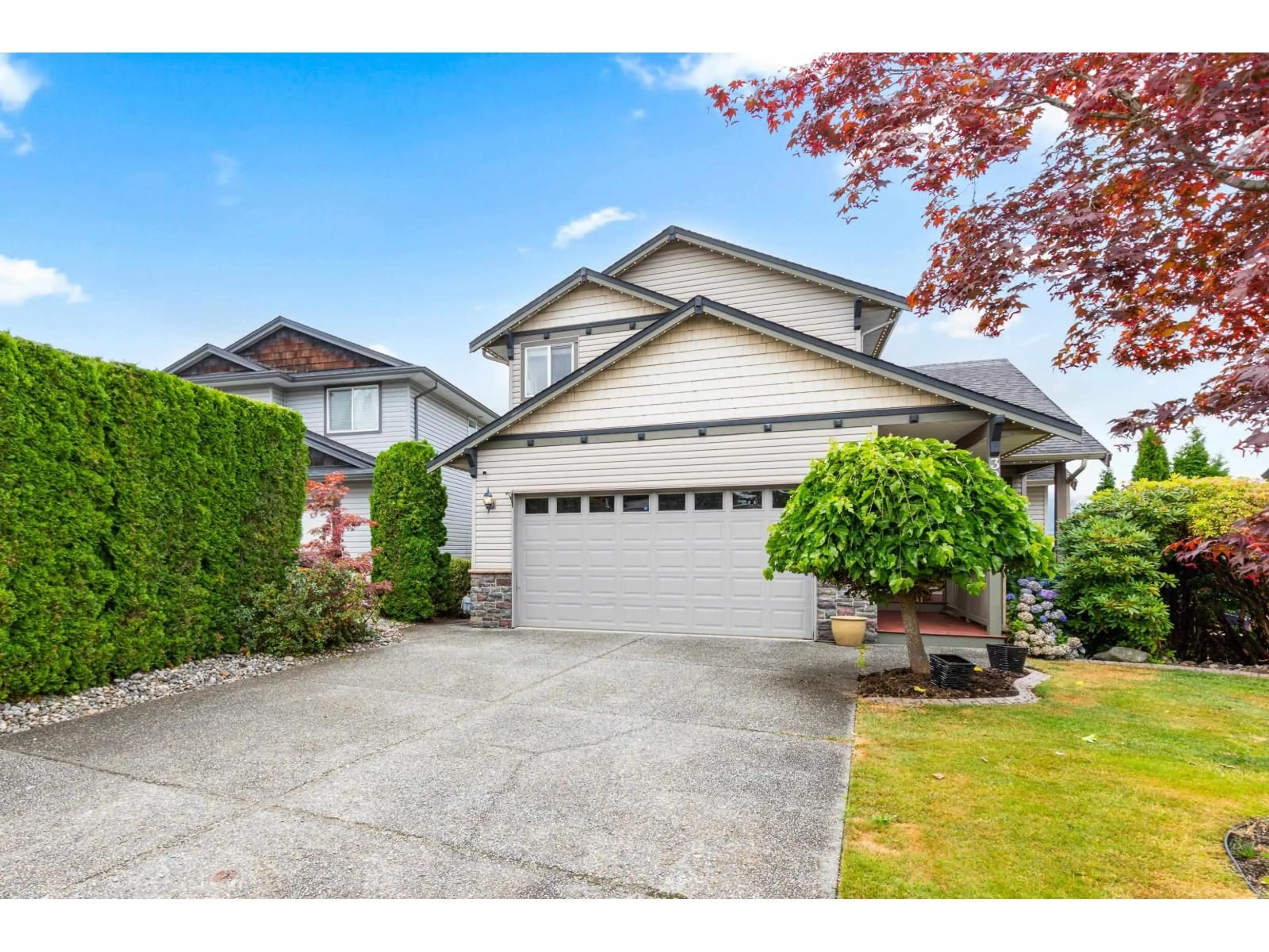 Home with vinyl exterior material, street for 32961 HAWTHORNE, Mission British Columbia V2V7C3