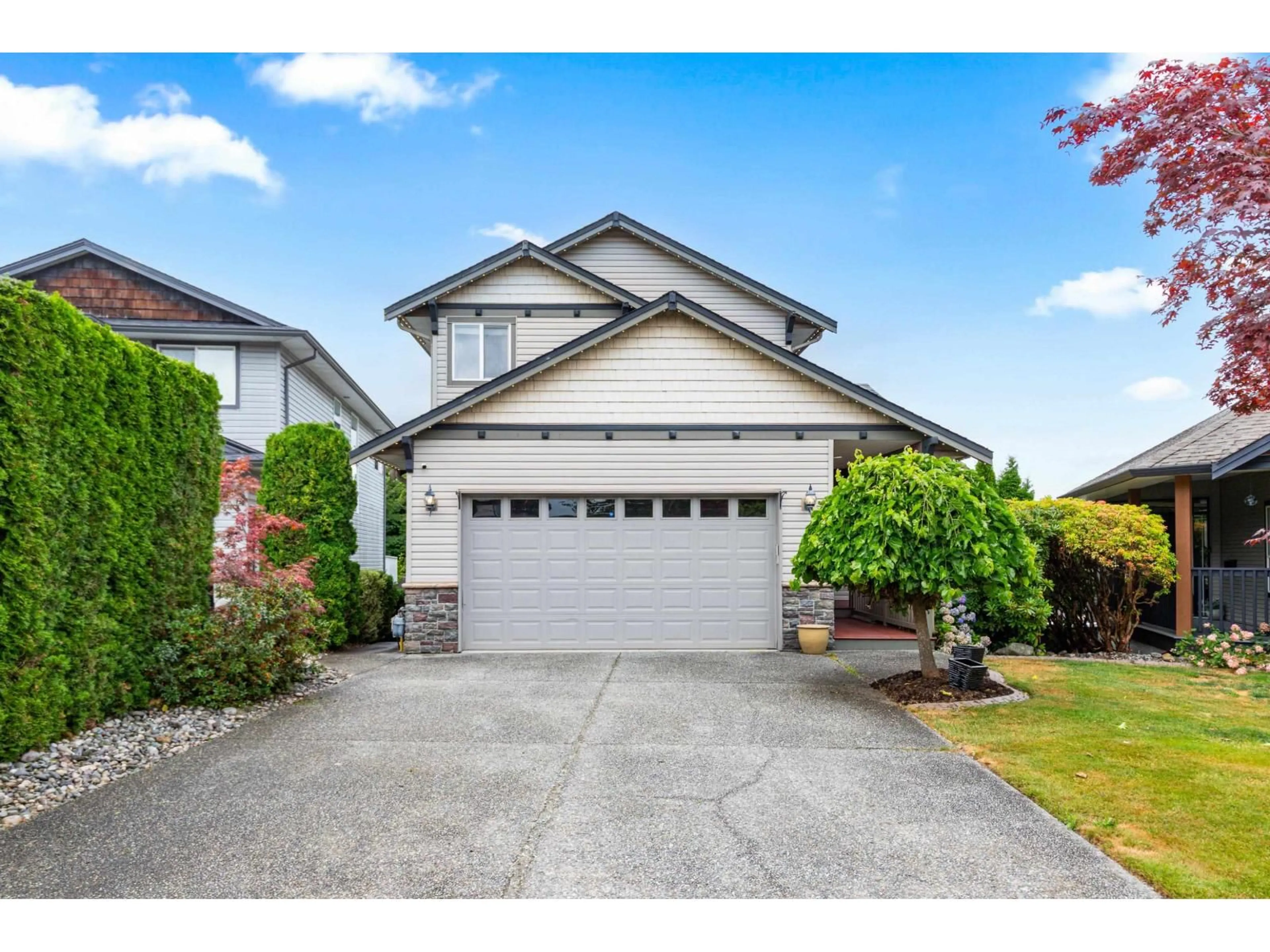 Home with vinyl exterior material, street for 32961 HAWTHORNE, Mission British Columbia V2V7C3