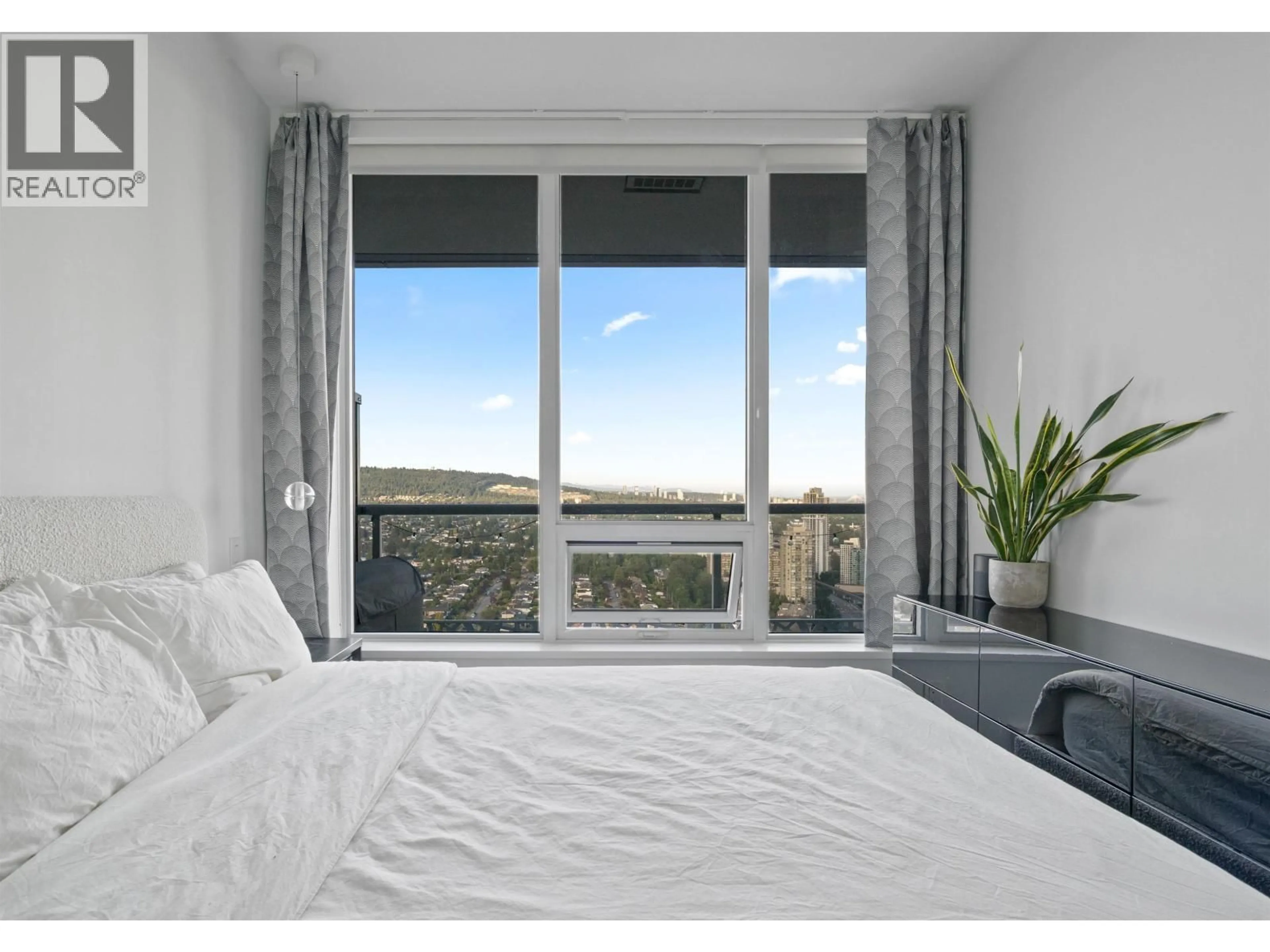 Bedroom with bed, unknown for 3803 - 4510 HALIFAX WAY, Burnaby British Columbia V5C0K4