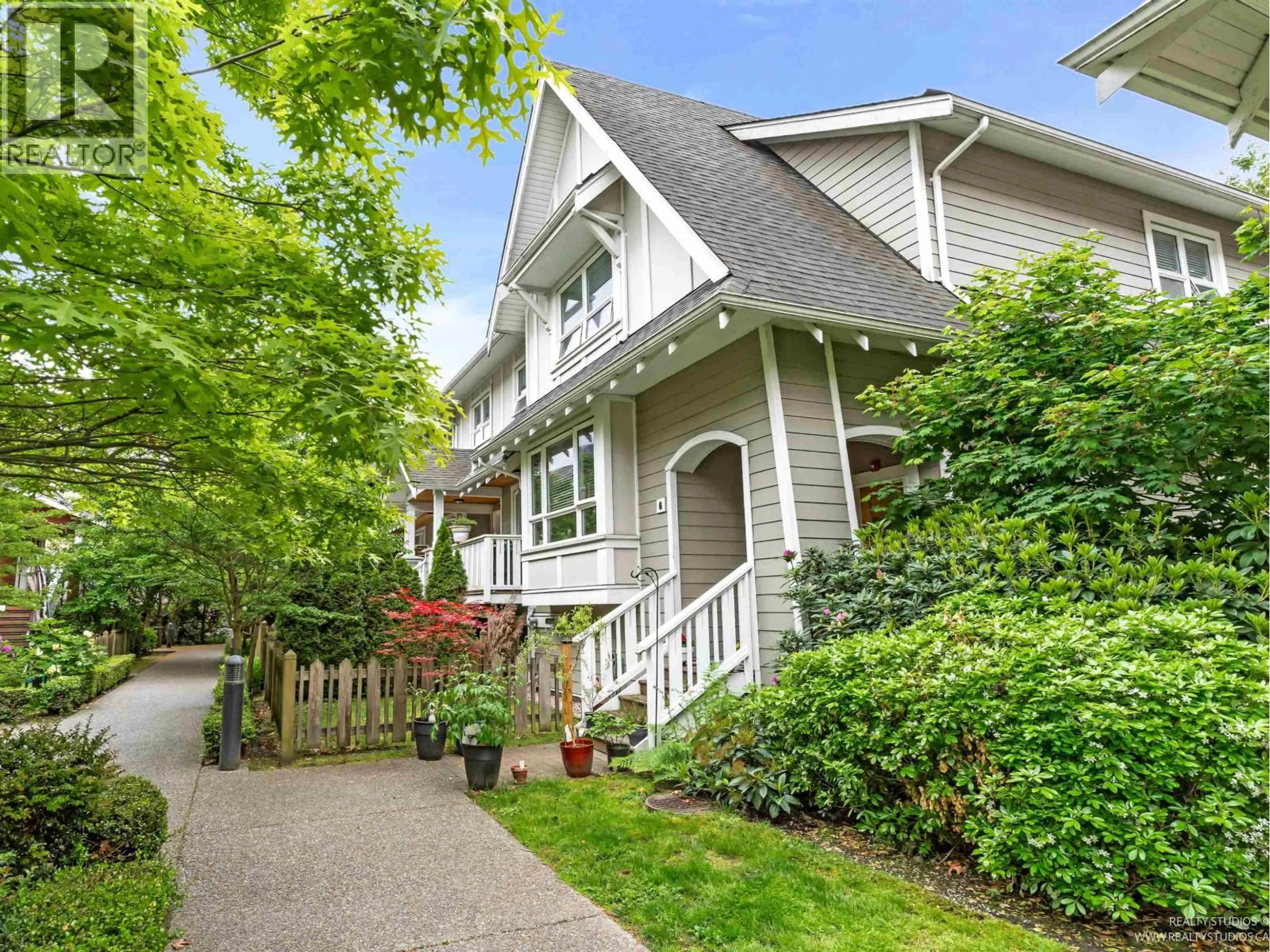 Home with vinyl exterior material, street for 6 - 238 CAMATA STREET, New Westminster British Columbia V3M0H8