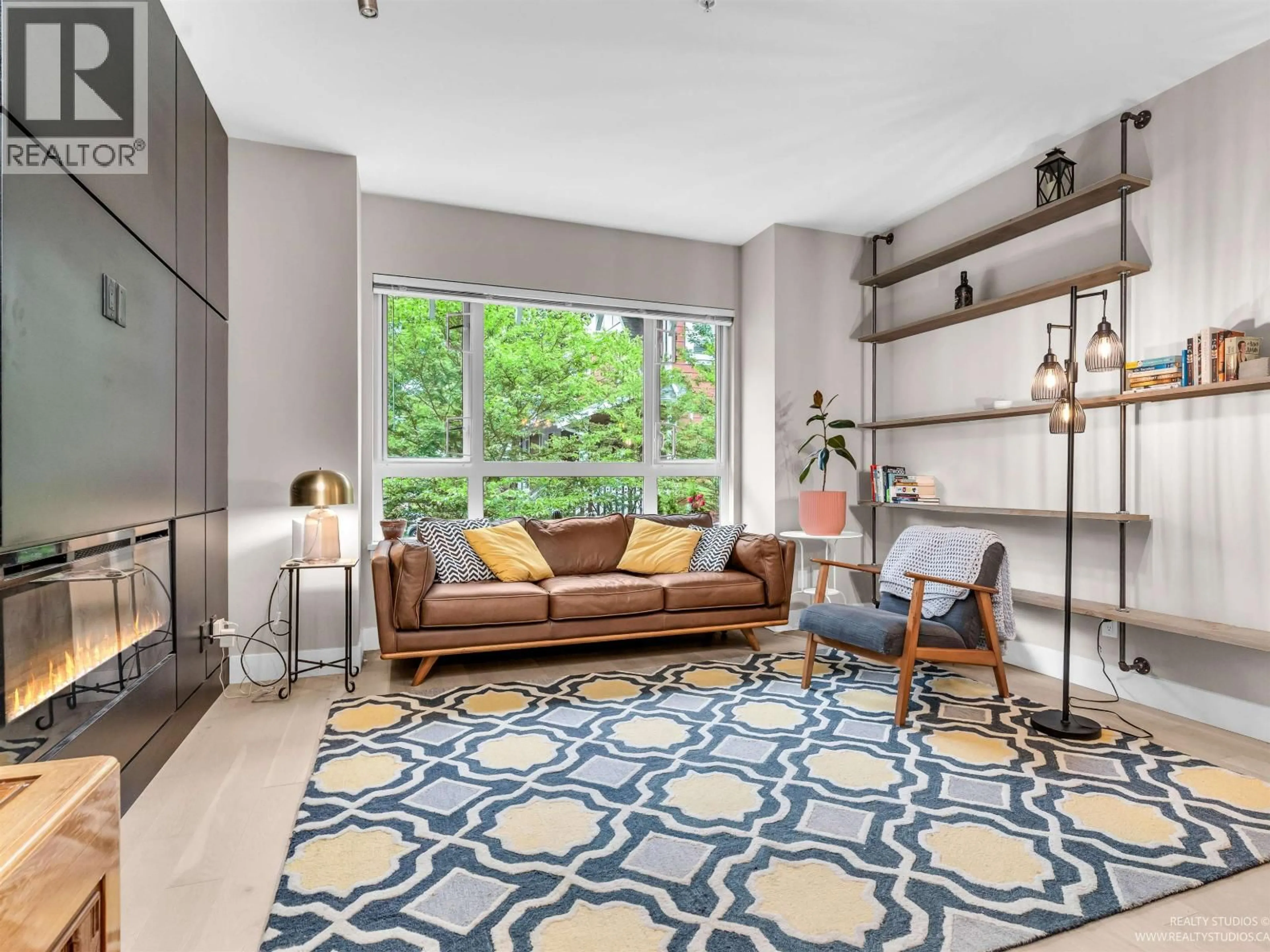 Living room with furniture, unknown for 6 - 238 CAMATA STREET, New Westminster British Columbia V3M0H8