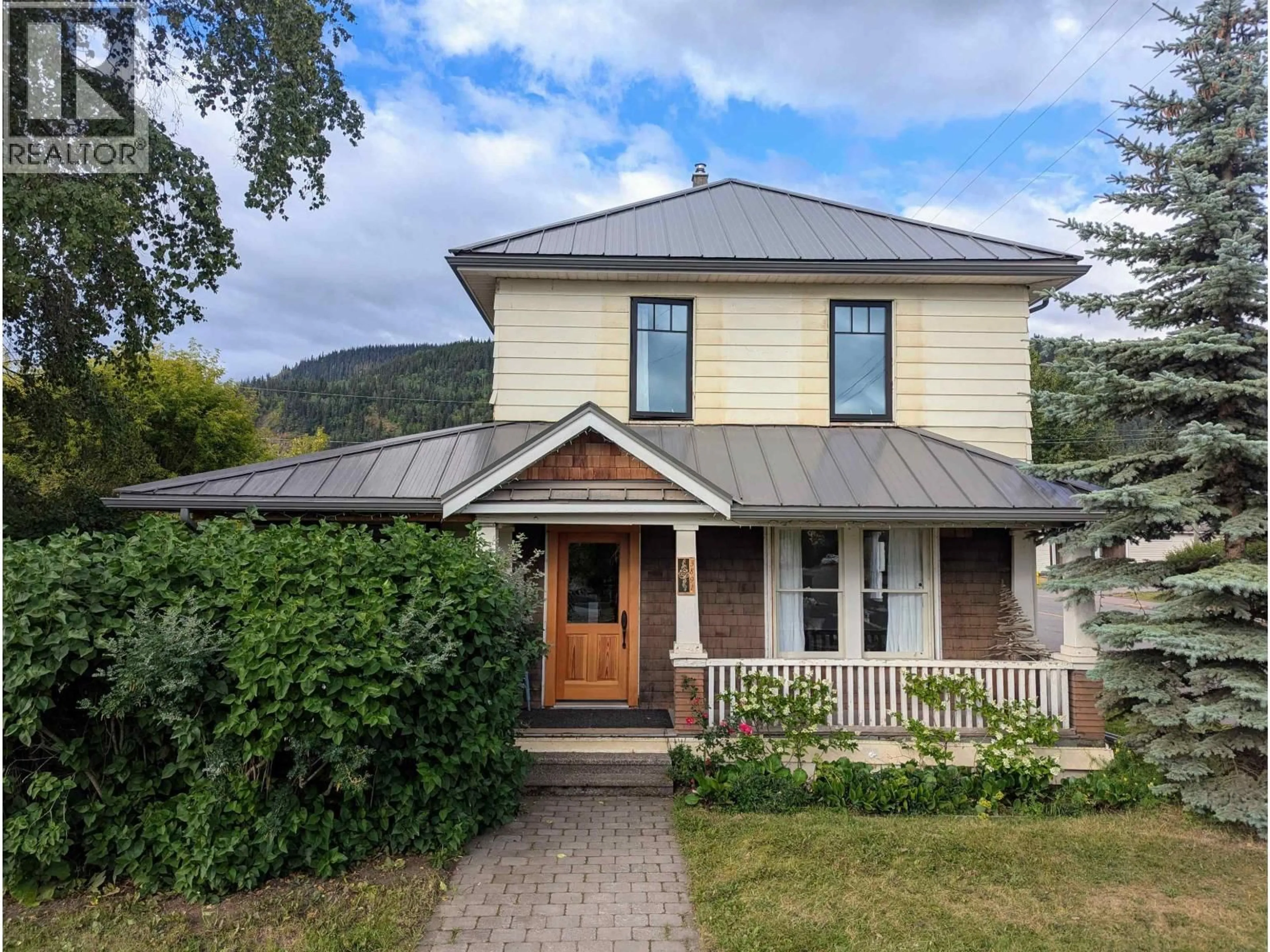 Home with vinyl exterior material, street for 3891 BROADWAY AVENUE, Smithers British Columbia V0J2N0