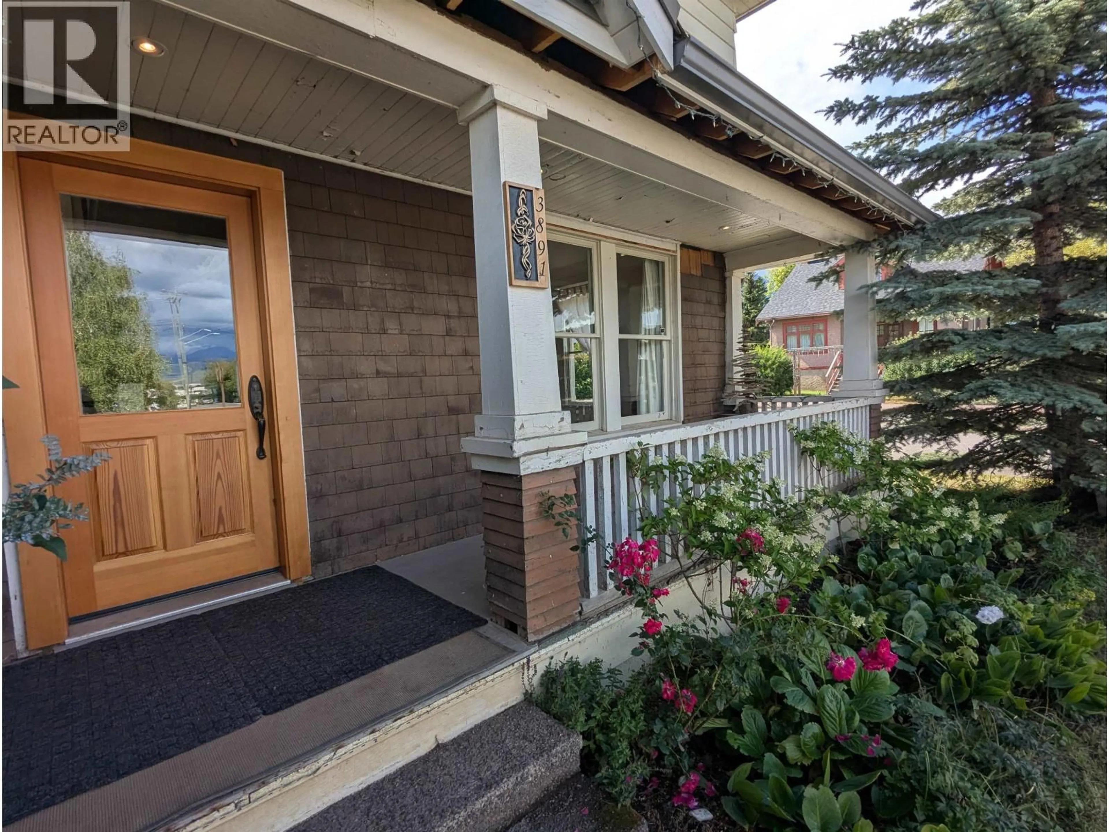 Indoor entryway for 3891 BROADWAY AVENUE, Smithers British Columbia V0J2N0