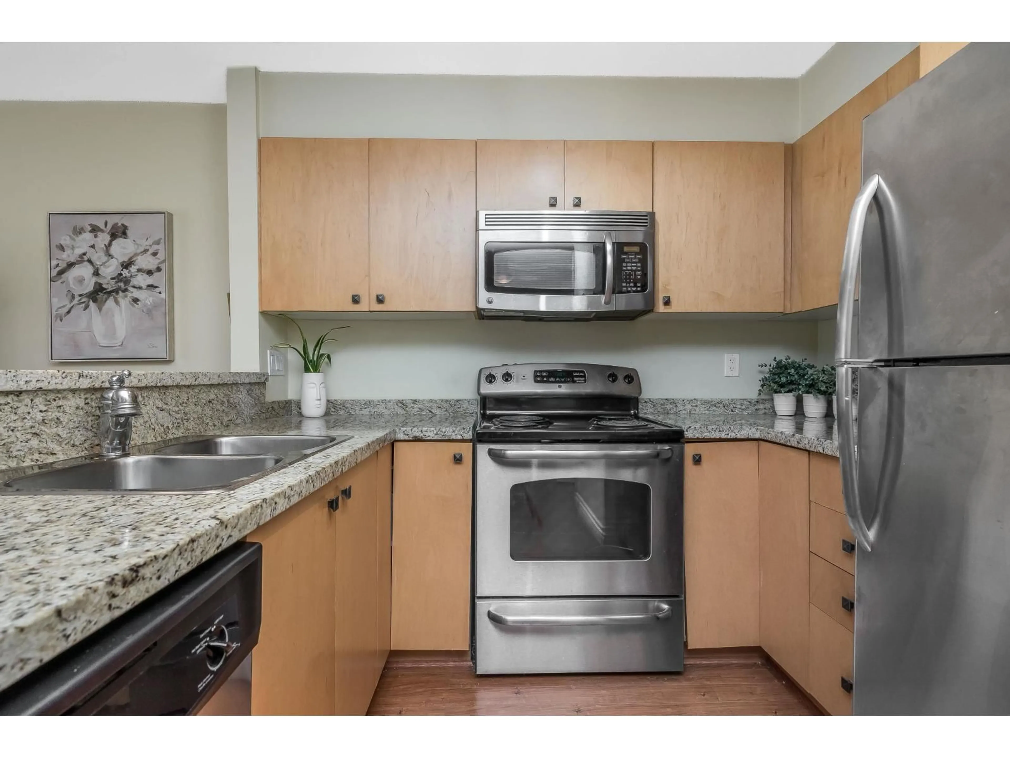 Standard kitchen, unknown for 412 - 8717 160, Surrey British Columbia V4N5X7