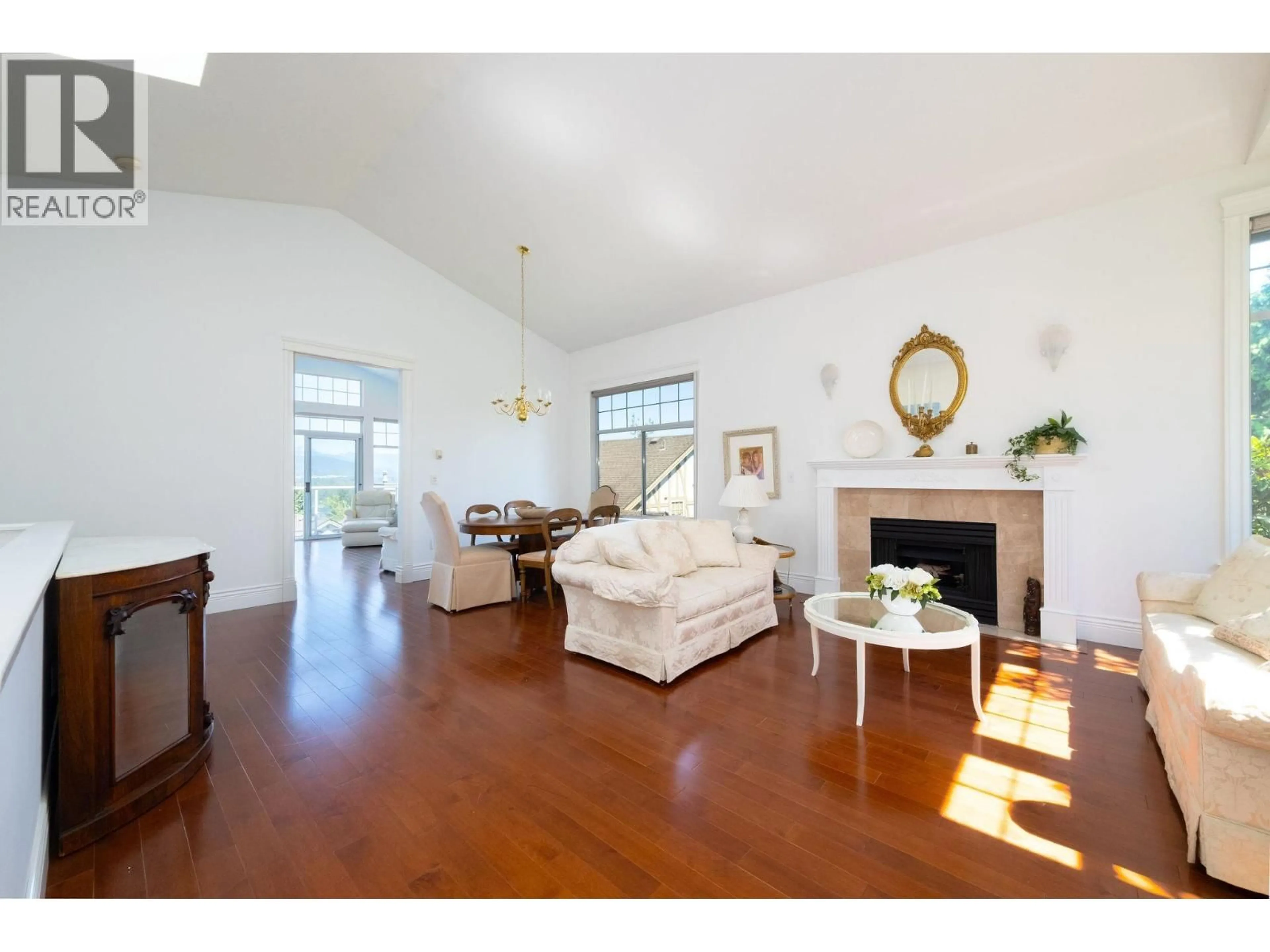 Living room with furniture, wood/laminate floor for 59 - 5221 OAKMOUNT CRESCENT, Burnaby British Columbia V5H4R4