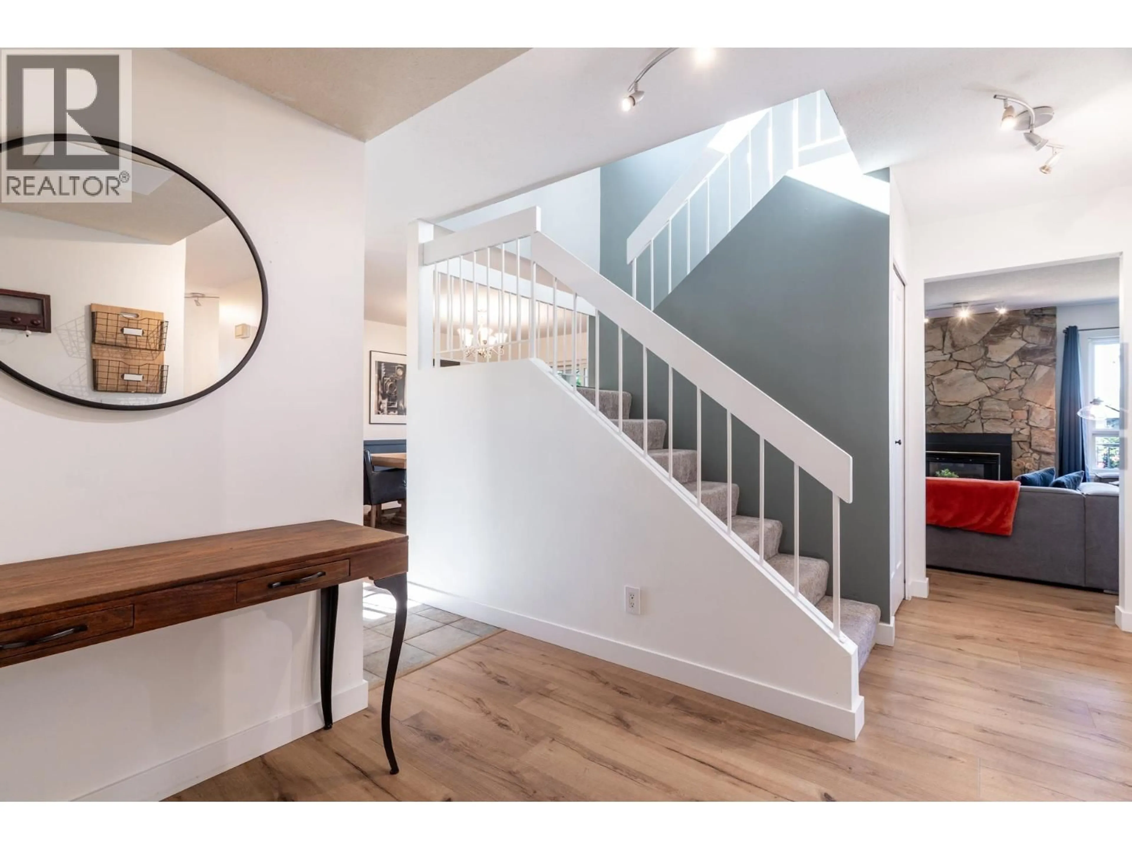 Indoor entryway for 1502 FERNWOOD PLACE, Port Moody British Columbia V3H4A6