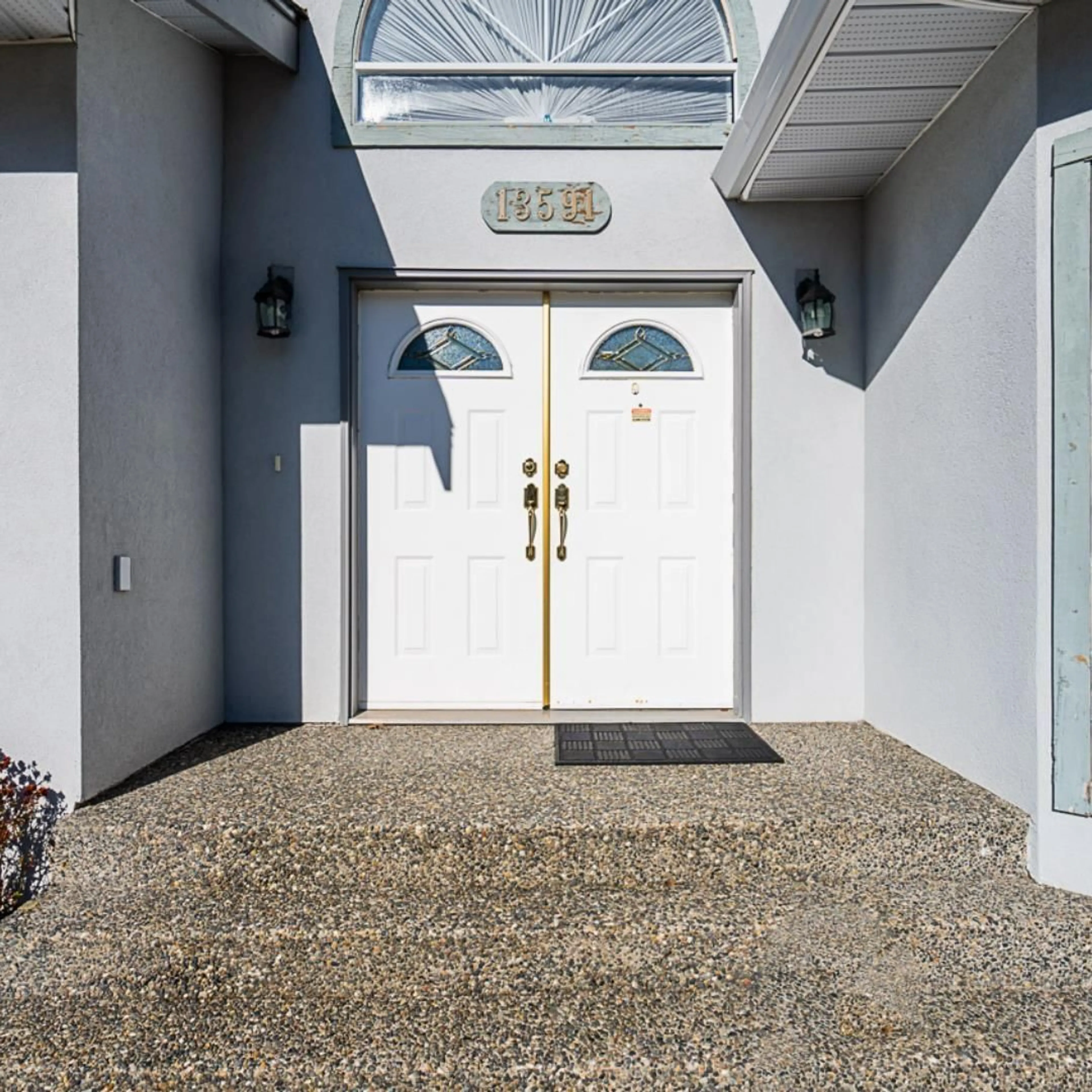 Indoor entryway for 13591 60A, Surrey British Columbia V3X1H7