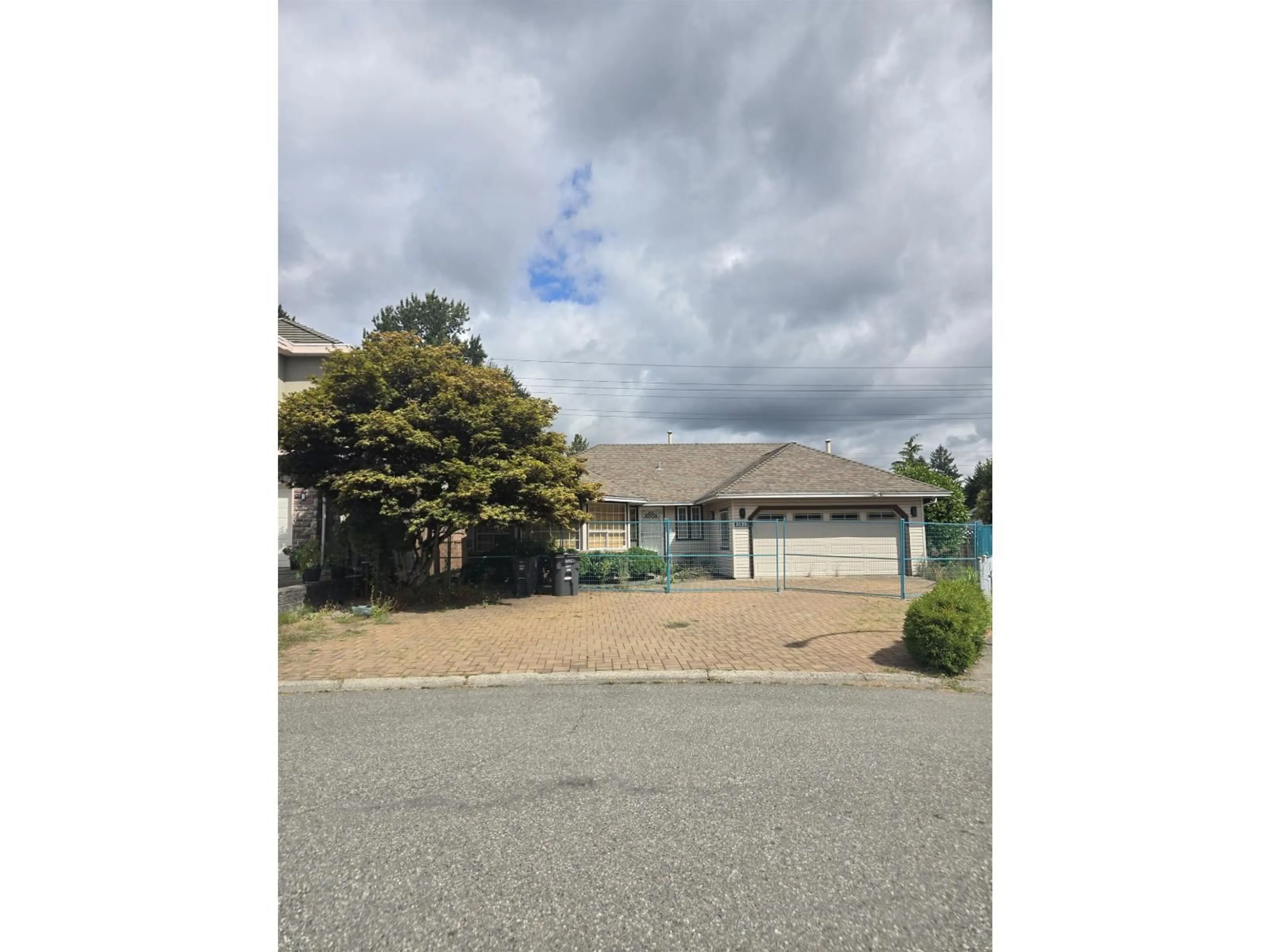 A pic from outside/outdoor area/front of a property/back of a property/a pic from drone, street for 9496 160A, Surrey British Columbia V4N2P4