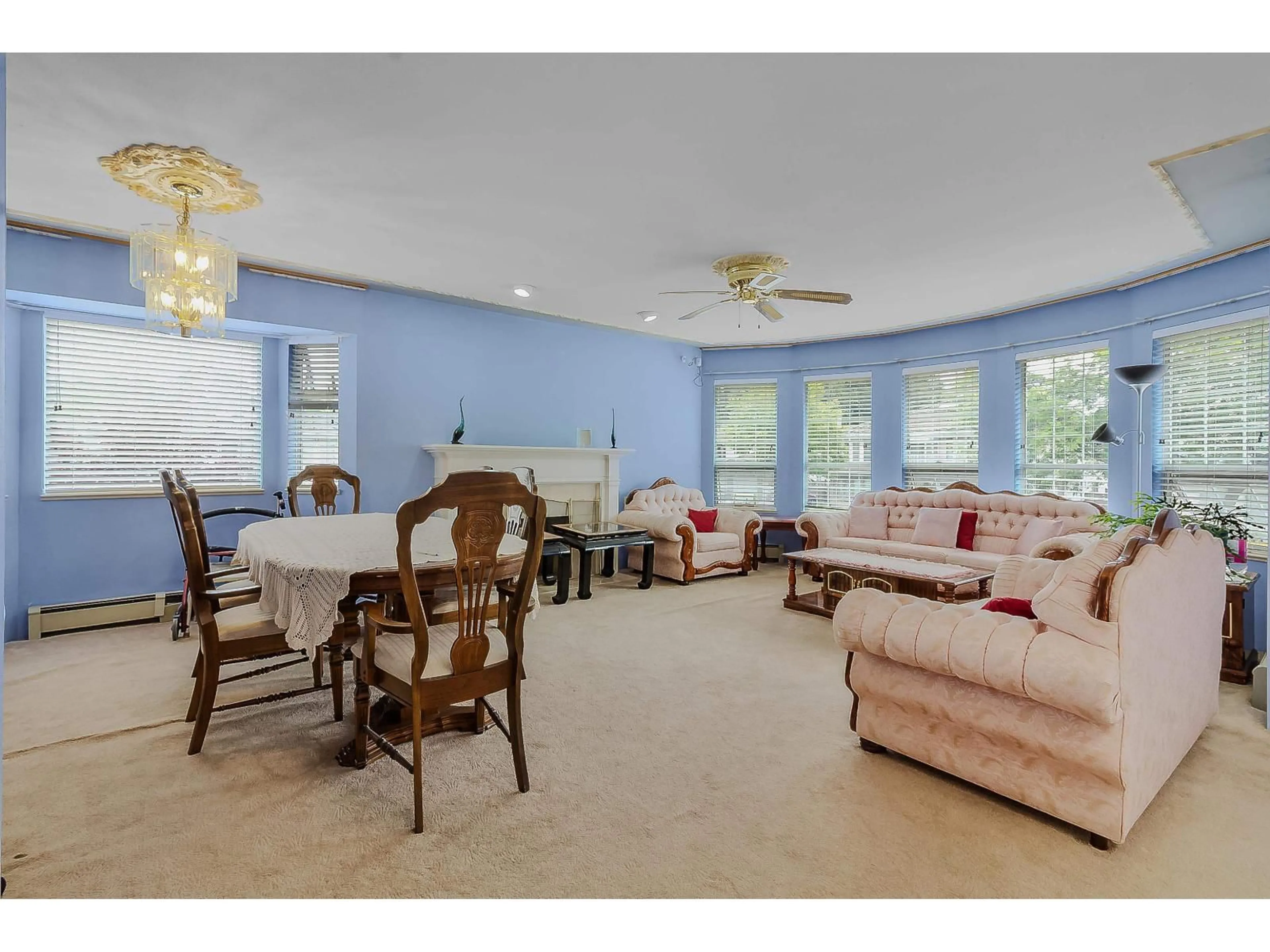 Living room with furniture, unknown for 12441 71A, Surrey British Columbia V3W0P7