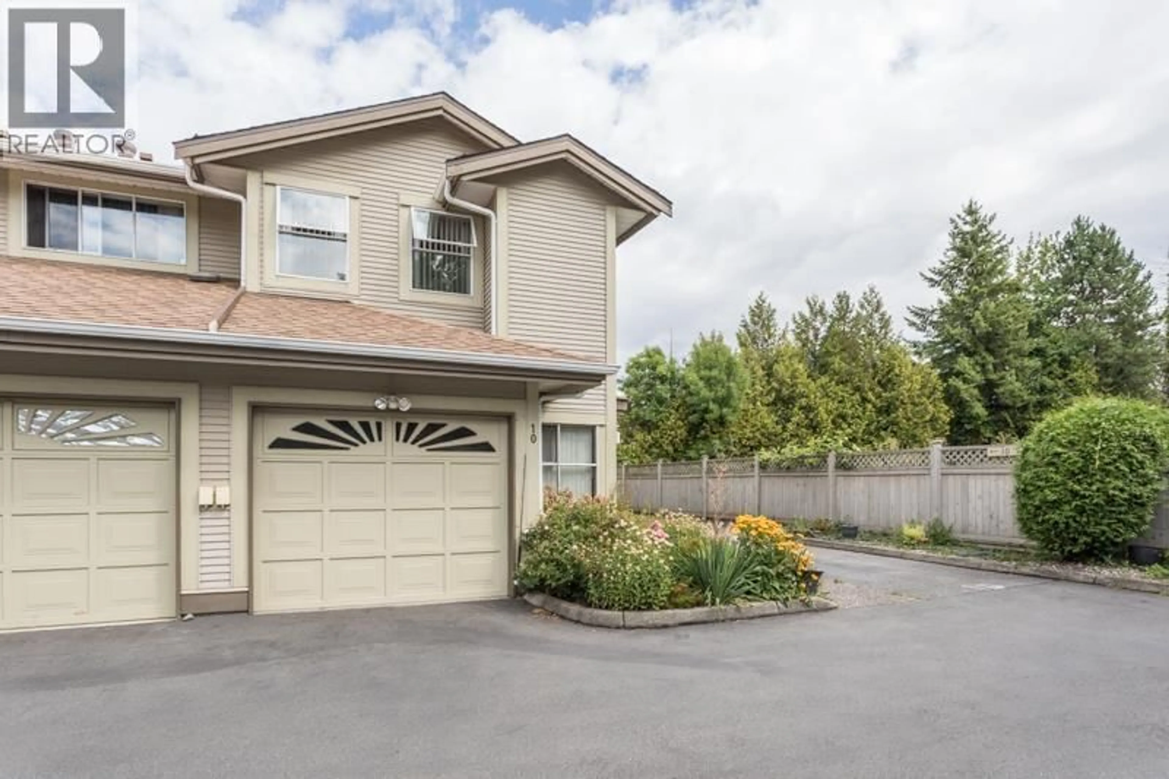 Home with vinyl exterior material, street for 10 - 12071 232B STREET, Maple Ridge British Columbia V2X0Z7