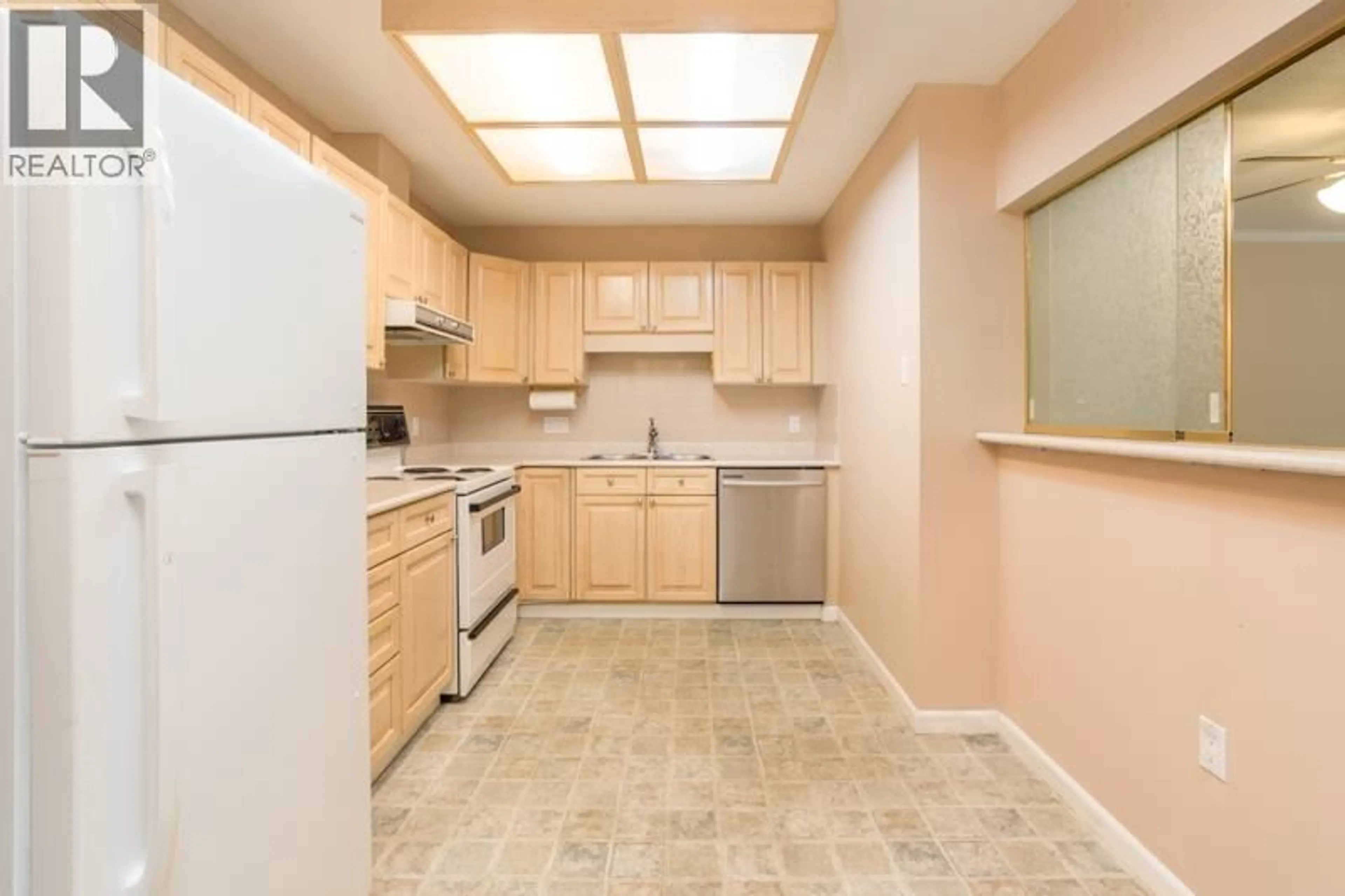 Standard kitchen, unknown for 10 - 12071 232B STREET, Maple Ridge British Columbia V2X0Z7