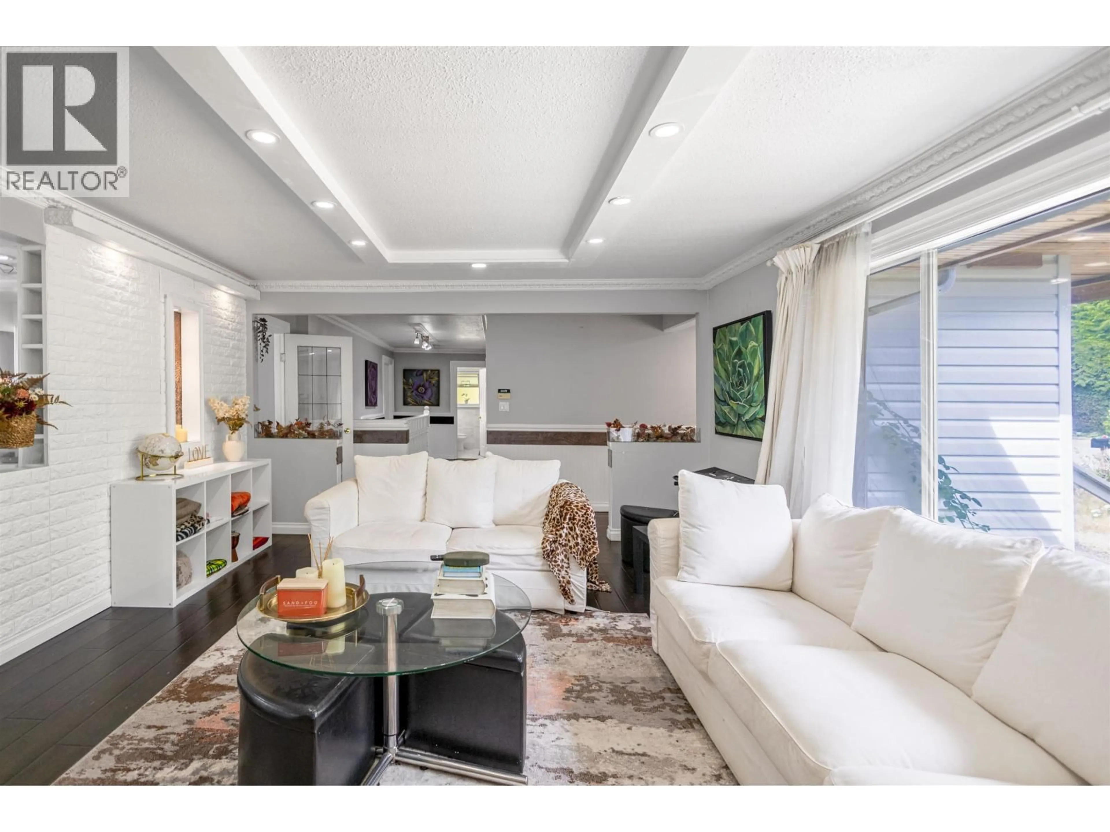 Living room with furniture, unknown for 4380 WOODCREST ROAD, West Vancouver British Columbia V7S2W1