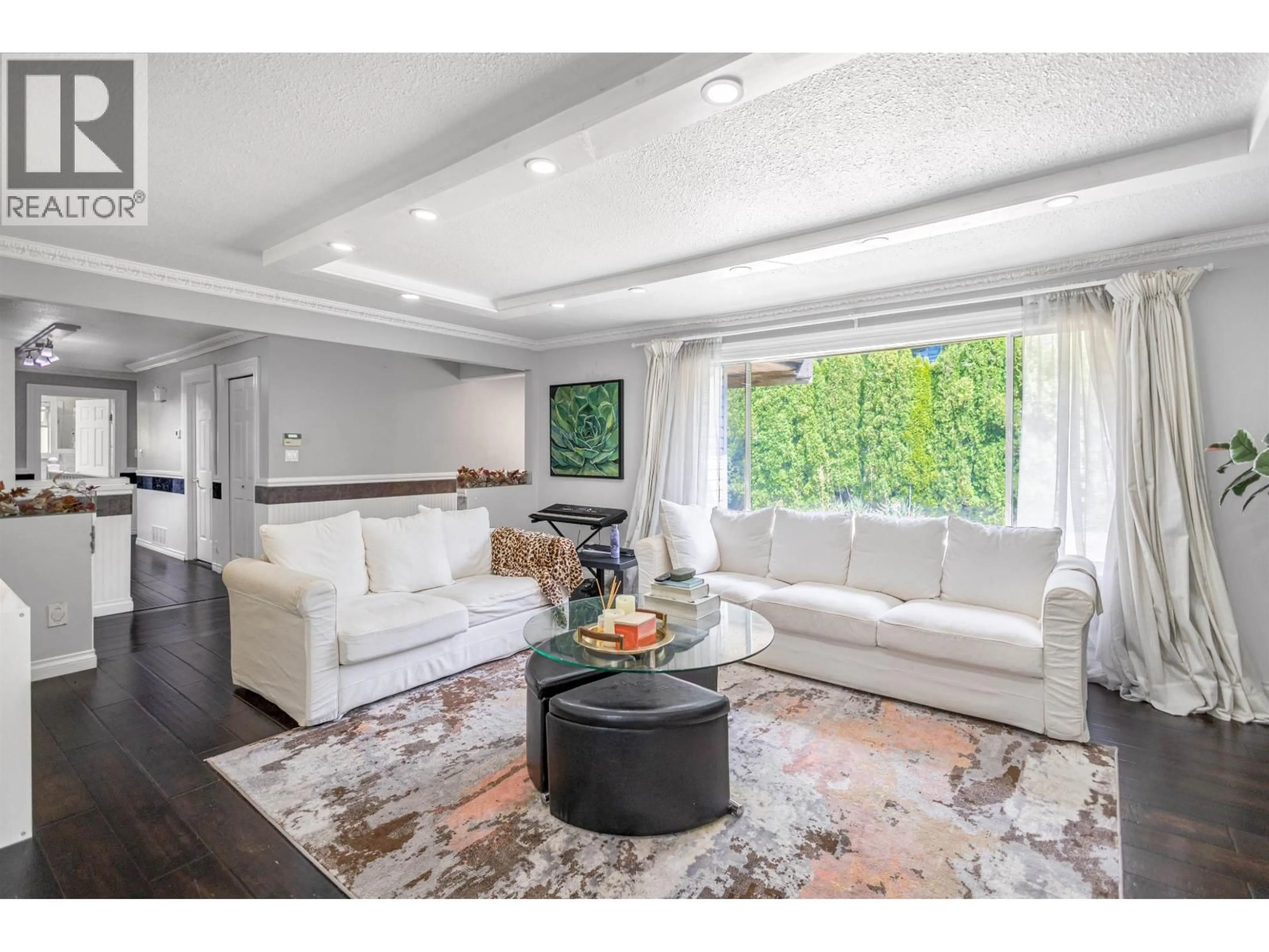 Living room with furniture, unknown for 4380 WOODCREST ROAD, West Vancouver British Columbia V7S2W1