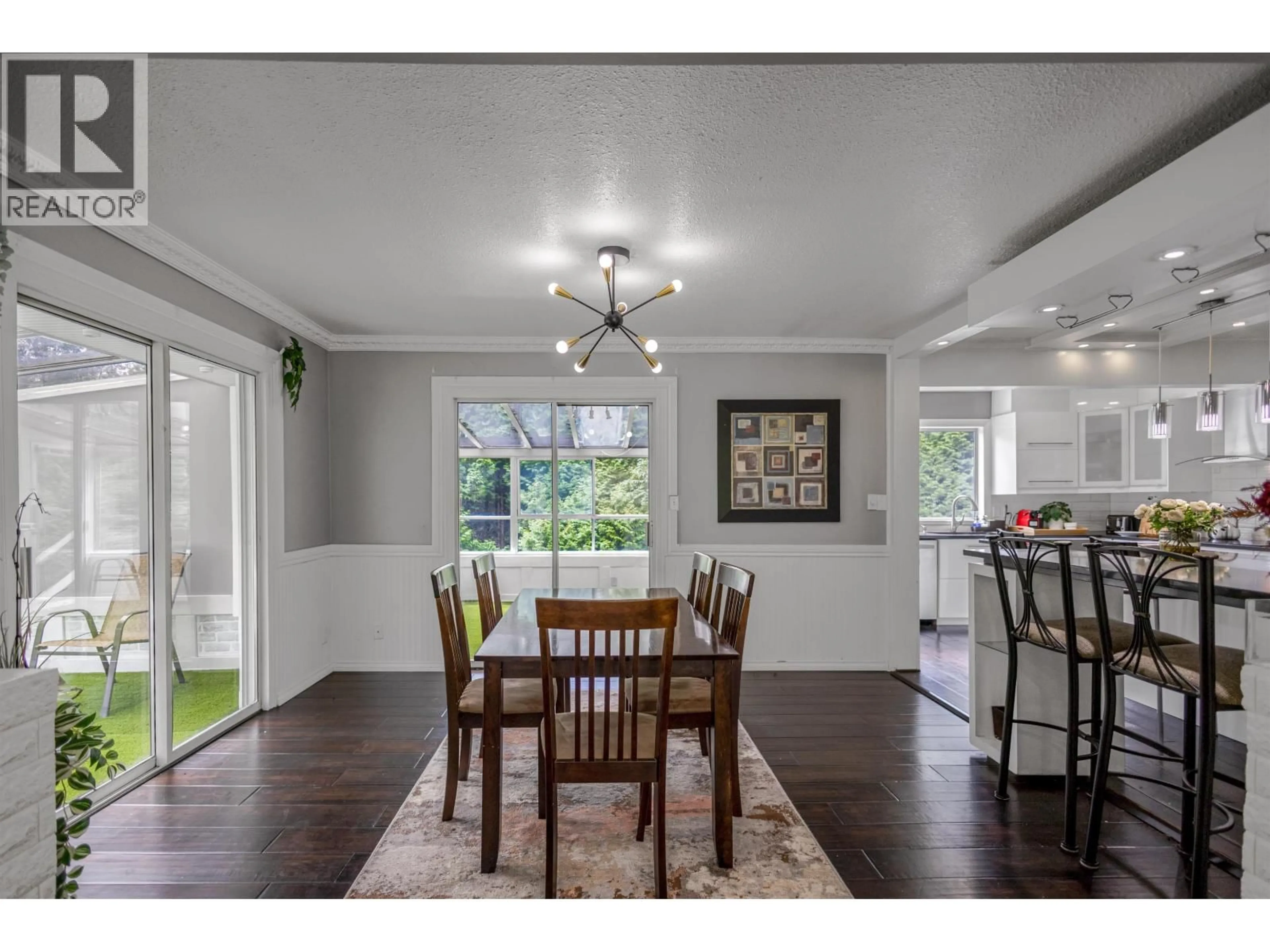 Dining room, wood/laminate floor for 4380 WOODCREST ROAD, West Vancouver British Columbia V7S2W1