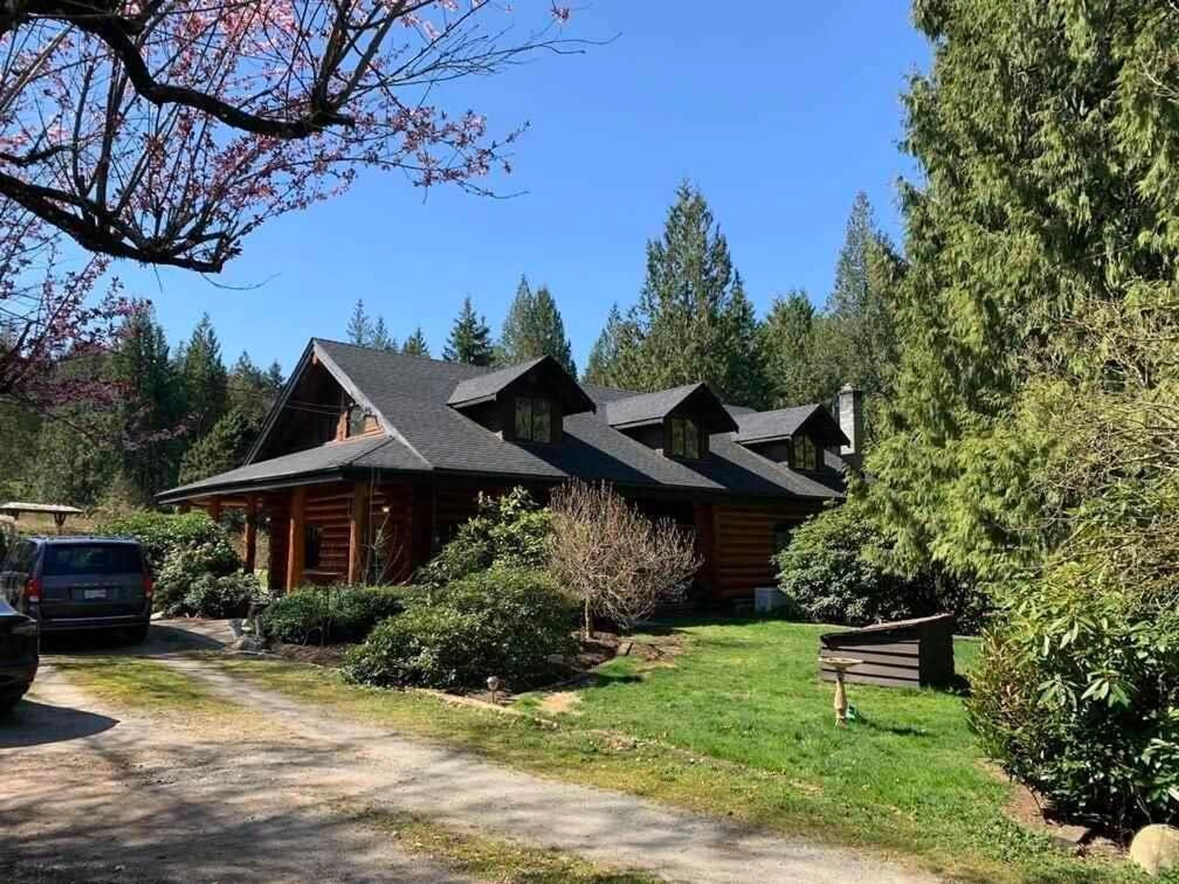 A pic from outside/outdoor area/front of a property/back of a property/a pic from drone, mountain view for 31924 TOWNSHIPLINE, Mission British Columbia V4S1G3
