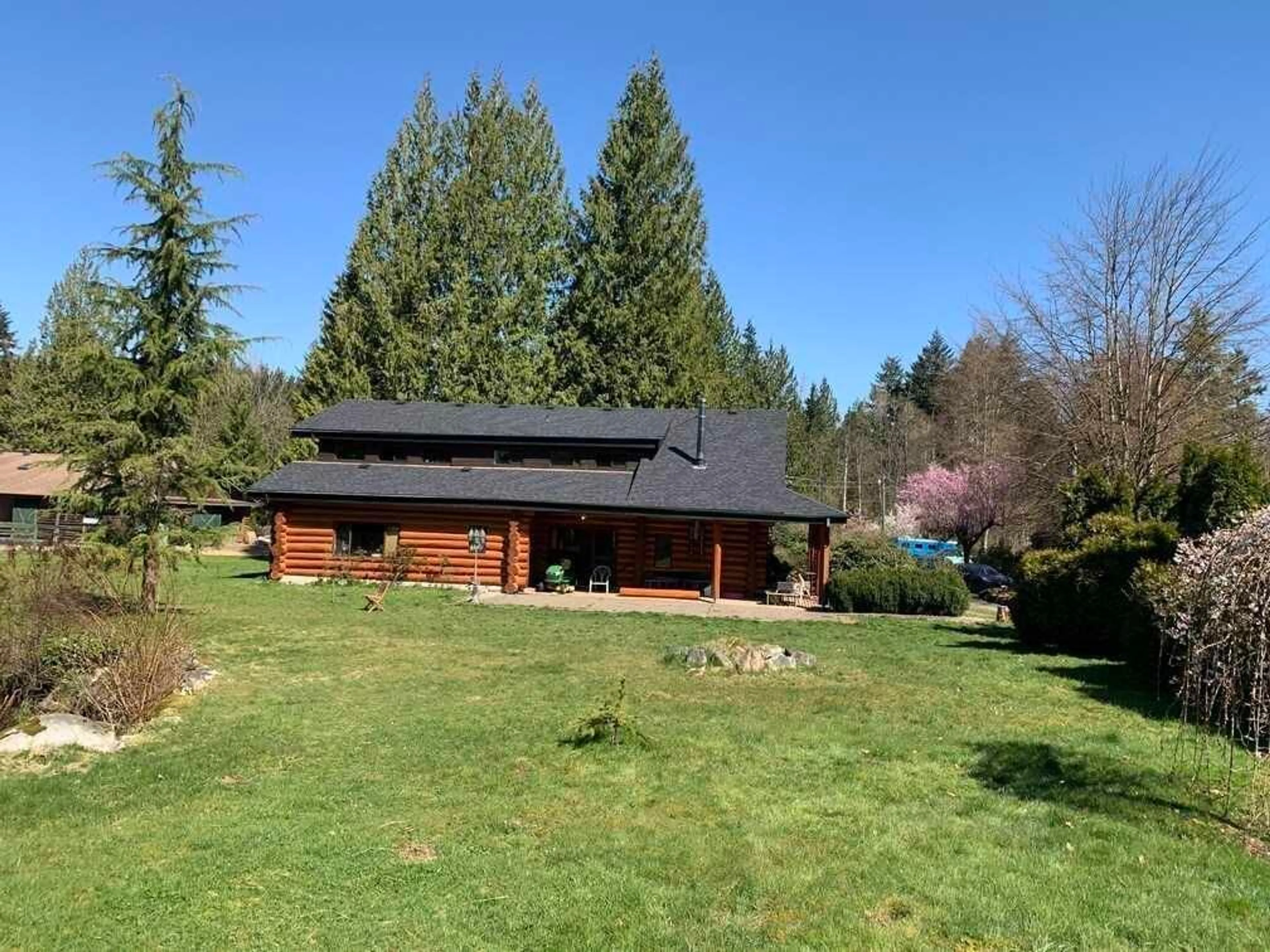 A pic from outside/outdoor area/front of a property/back of a property/a pic from drone, mountain view for 31924 TOWNSHIPLINE, Mission British Columbia V4S1G3