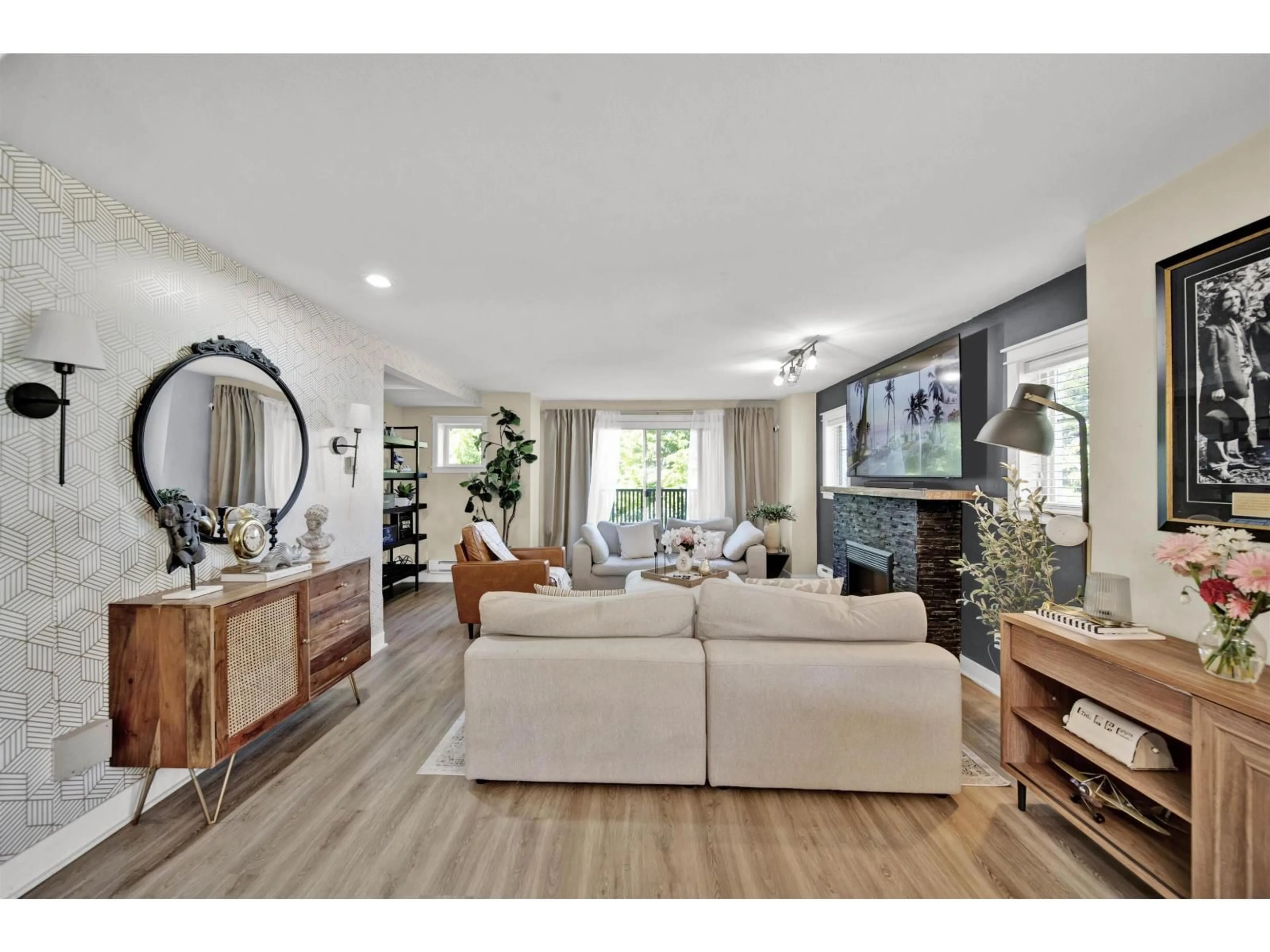 Living room with furniture, unknown for 101 - 13368 72, Surrey British Columbia V3W2N6