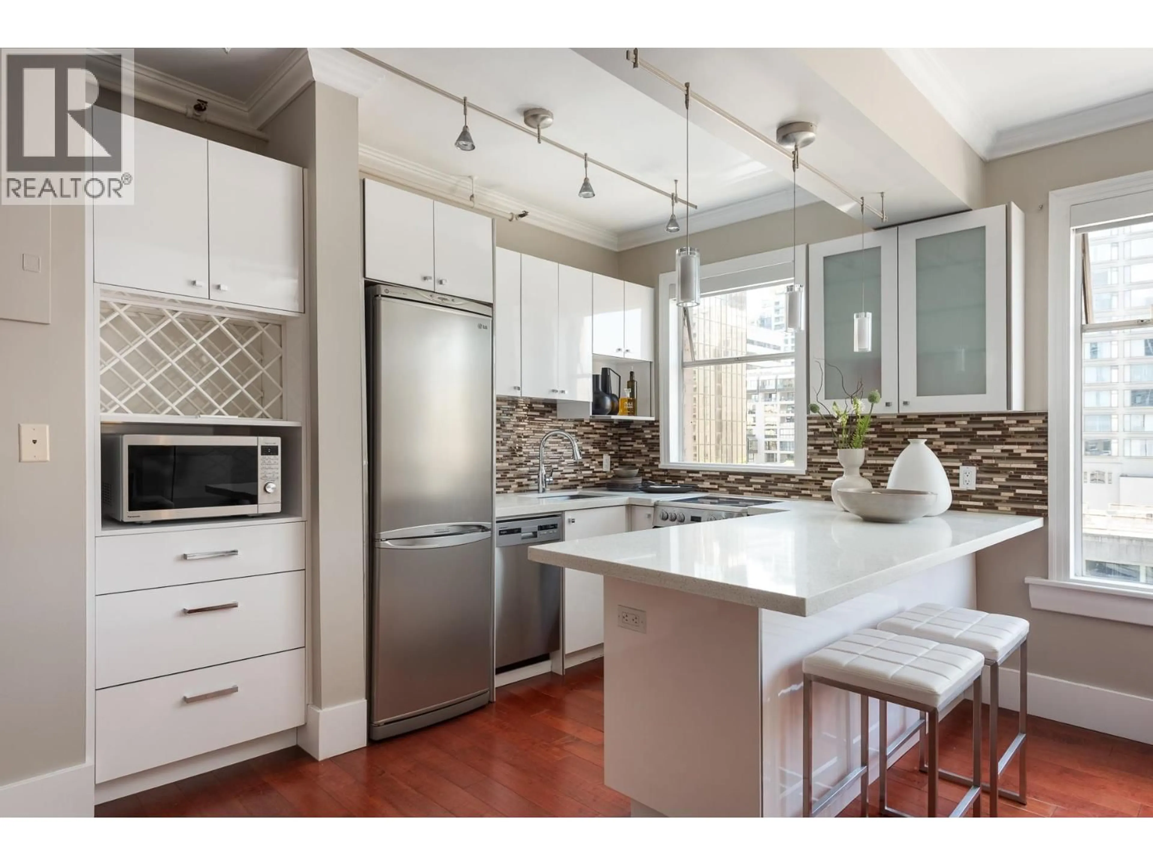 Contemporary kitchen, ceramic/tile floor for 55 - 777 BURRARD STREET, Vancouver British Columbia V6Z1X6