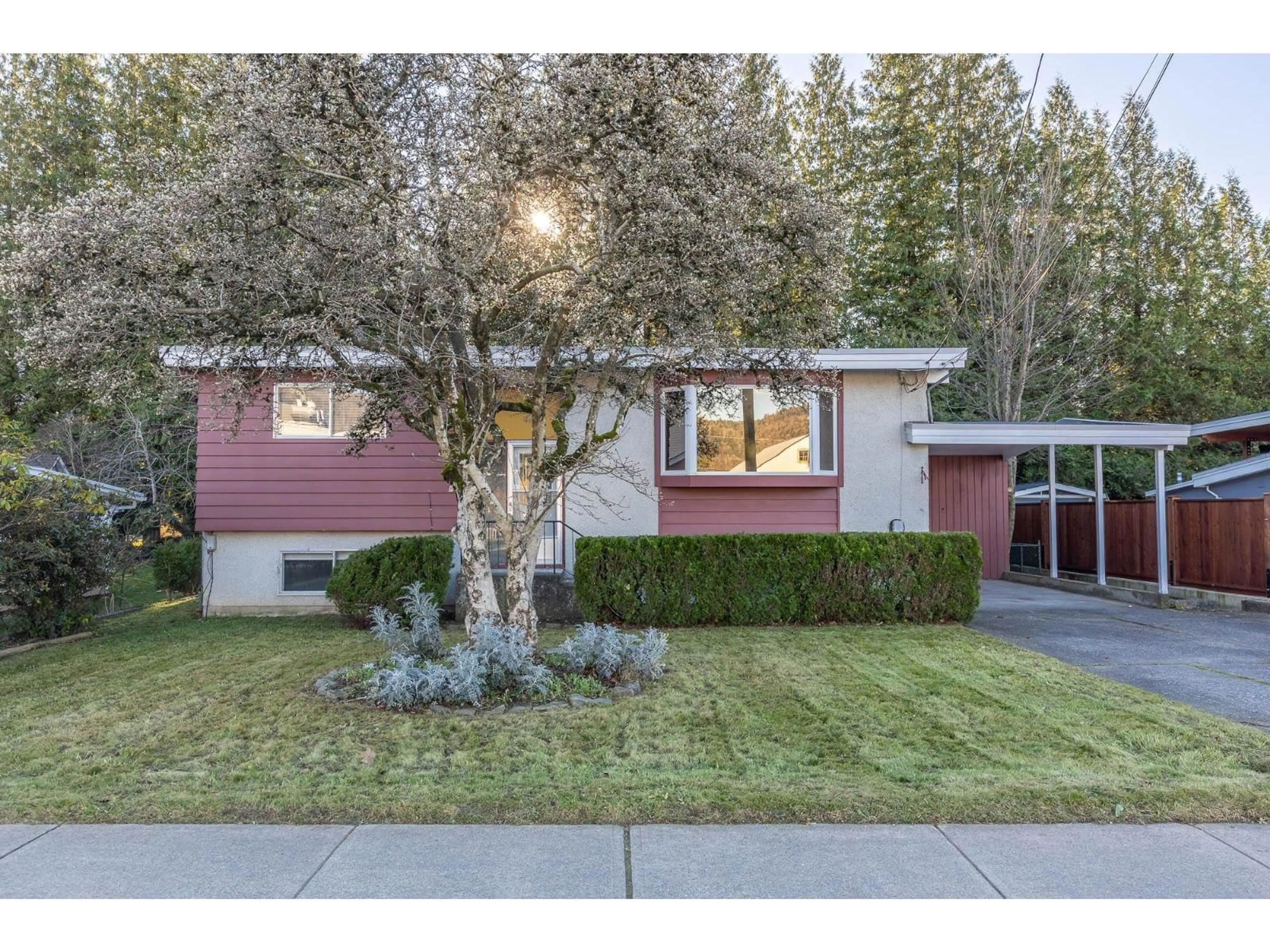Home with vinyl exterior material, street for 6978 CHEAM AVENUE, Agassiz British Columbia V0M1A3