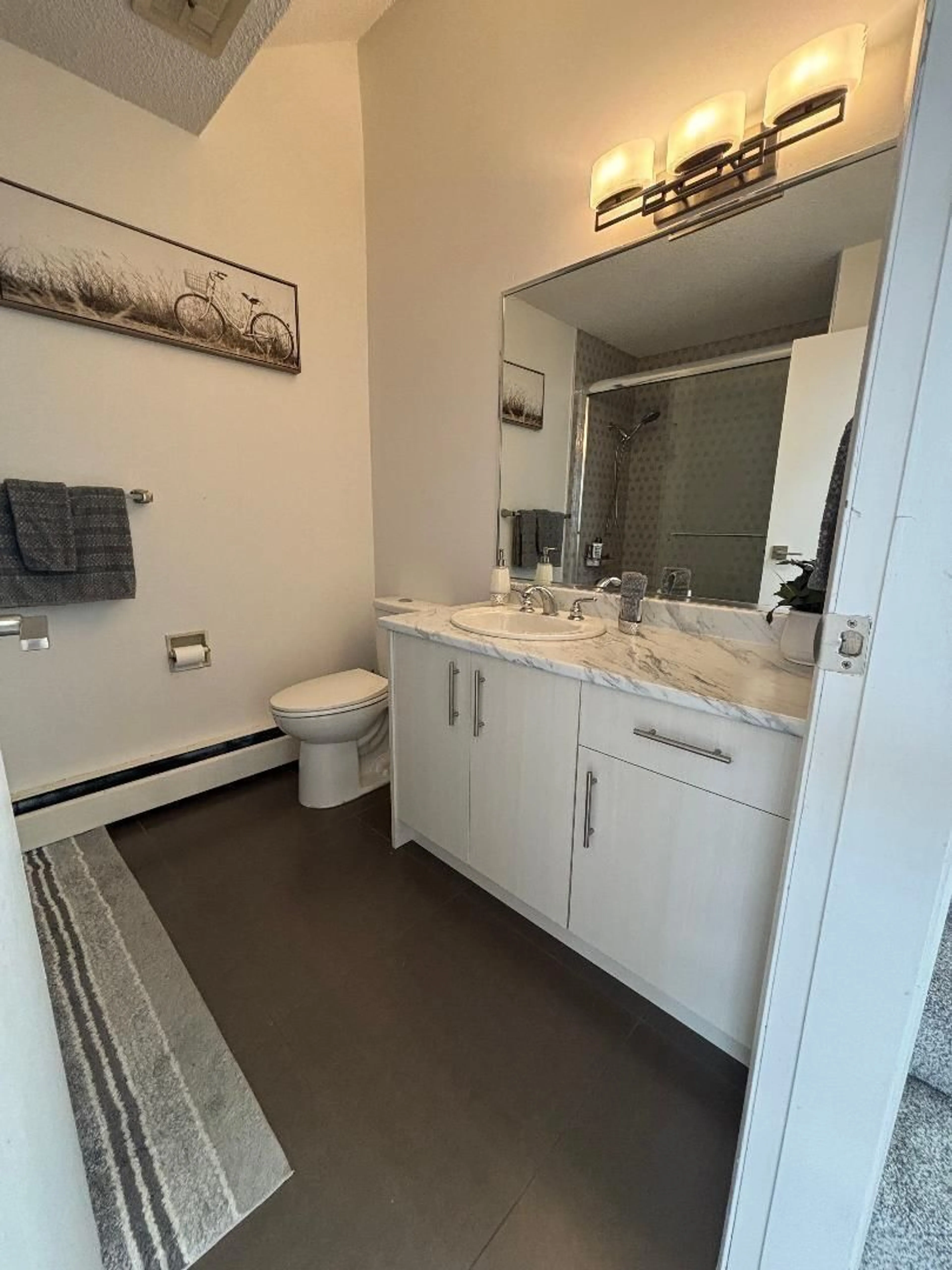 Standard bathroom, ceramic/tile floor for 58 - 17710 60, Surrey British Columbia V3S1V2