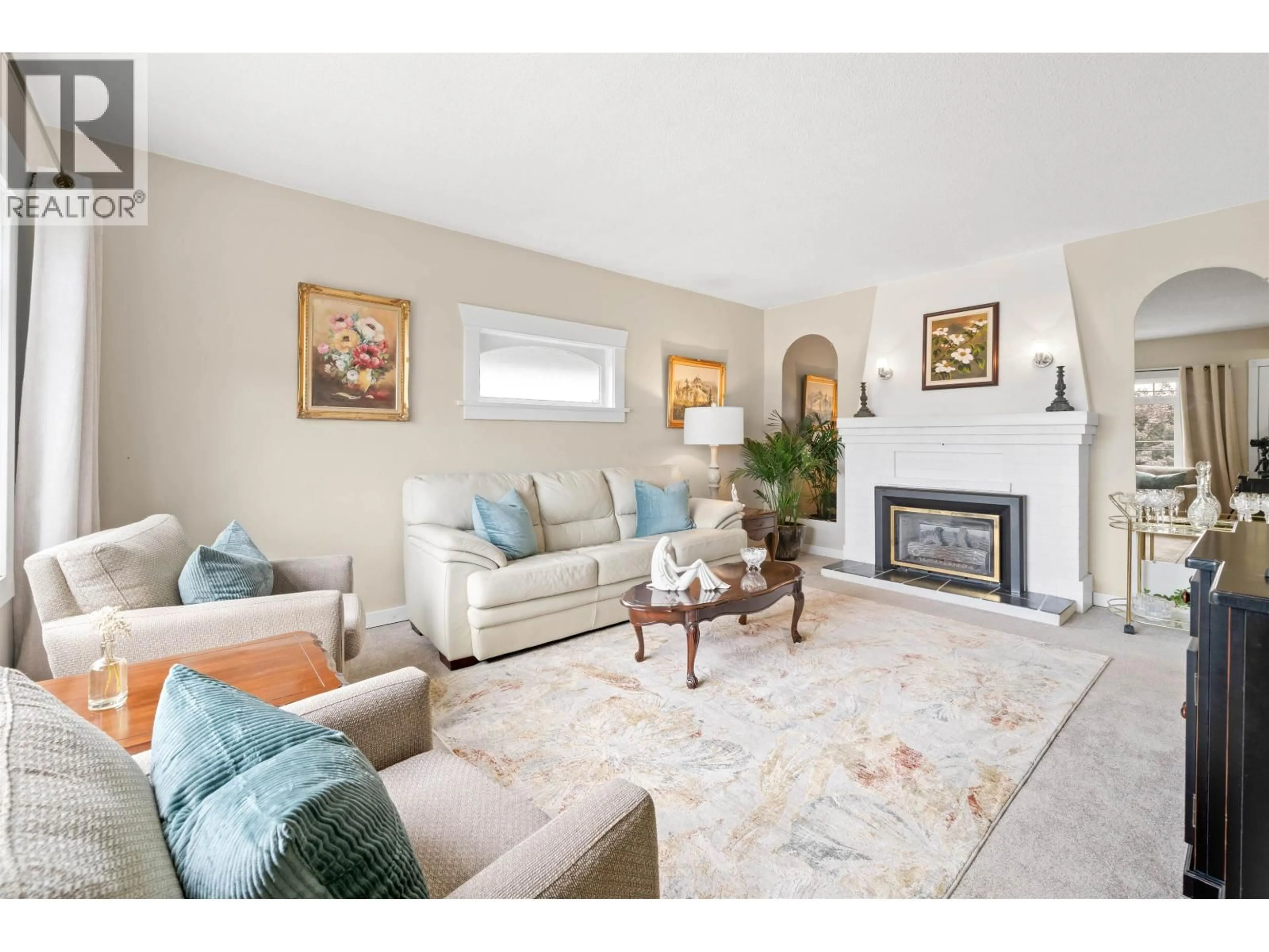 Living room with furniture, unknown for 221 RICHMOND STREET, New Westminster British Columbia V3L4B5
