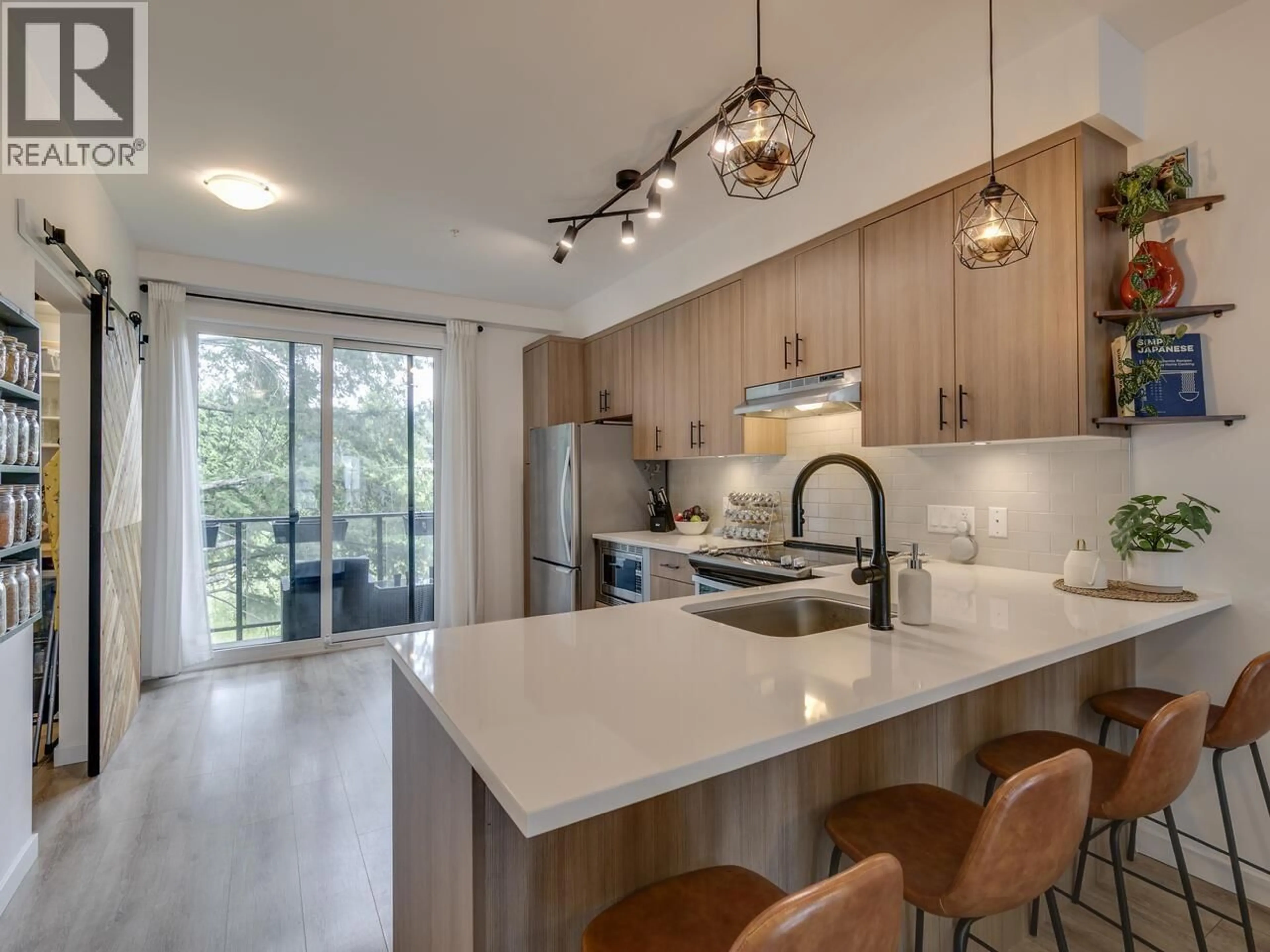 Open concept kitchen, unknown for 48 - 39769 GOVERNMENT ROAD, Squamish British Columbia V8B0Z1