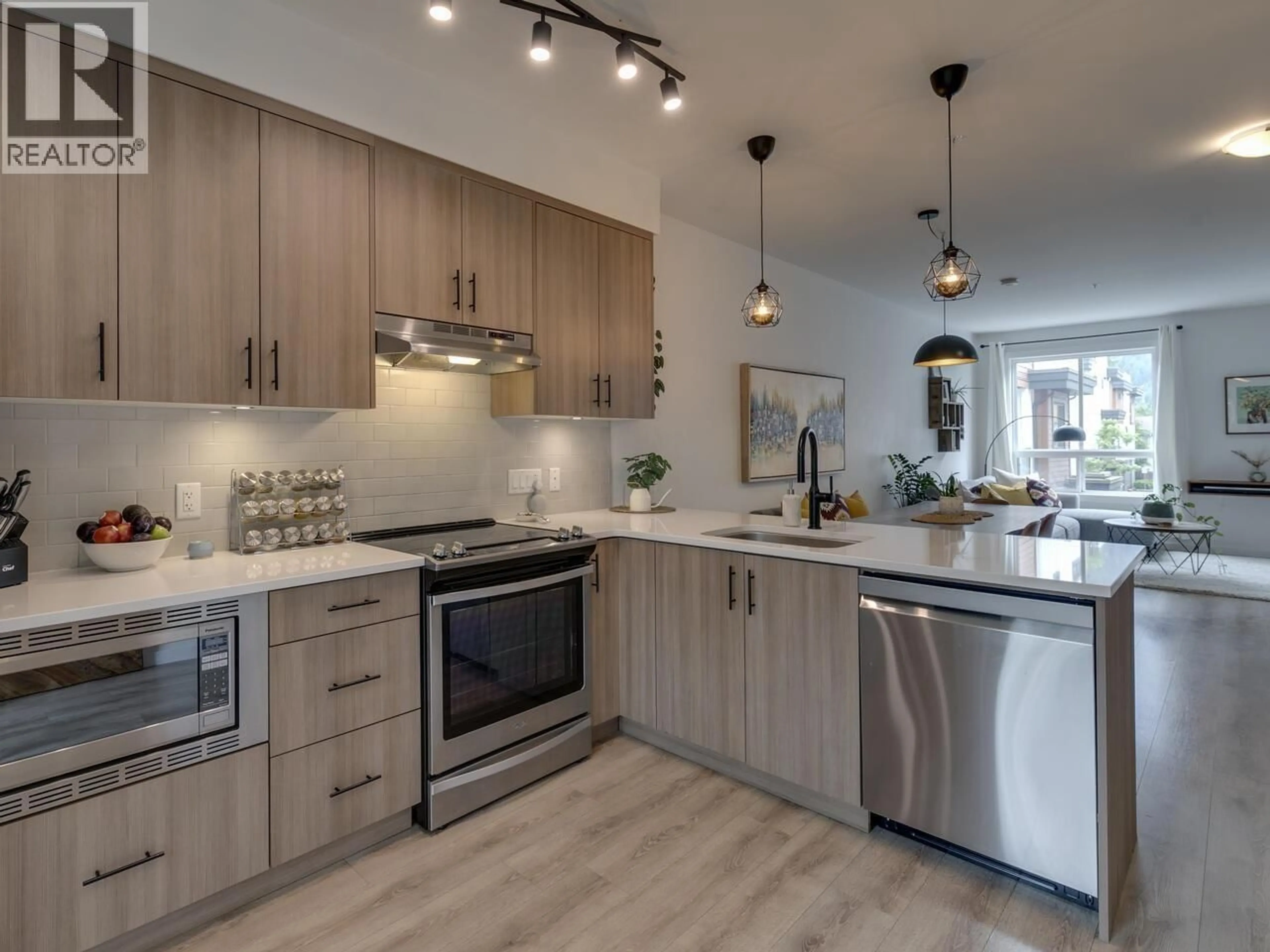 Open concept kitchen, unknown for 48 - 39769 GOVERNMENT ROAD, Squamish British Columbia V8B0Z1
