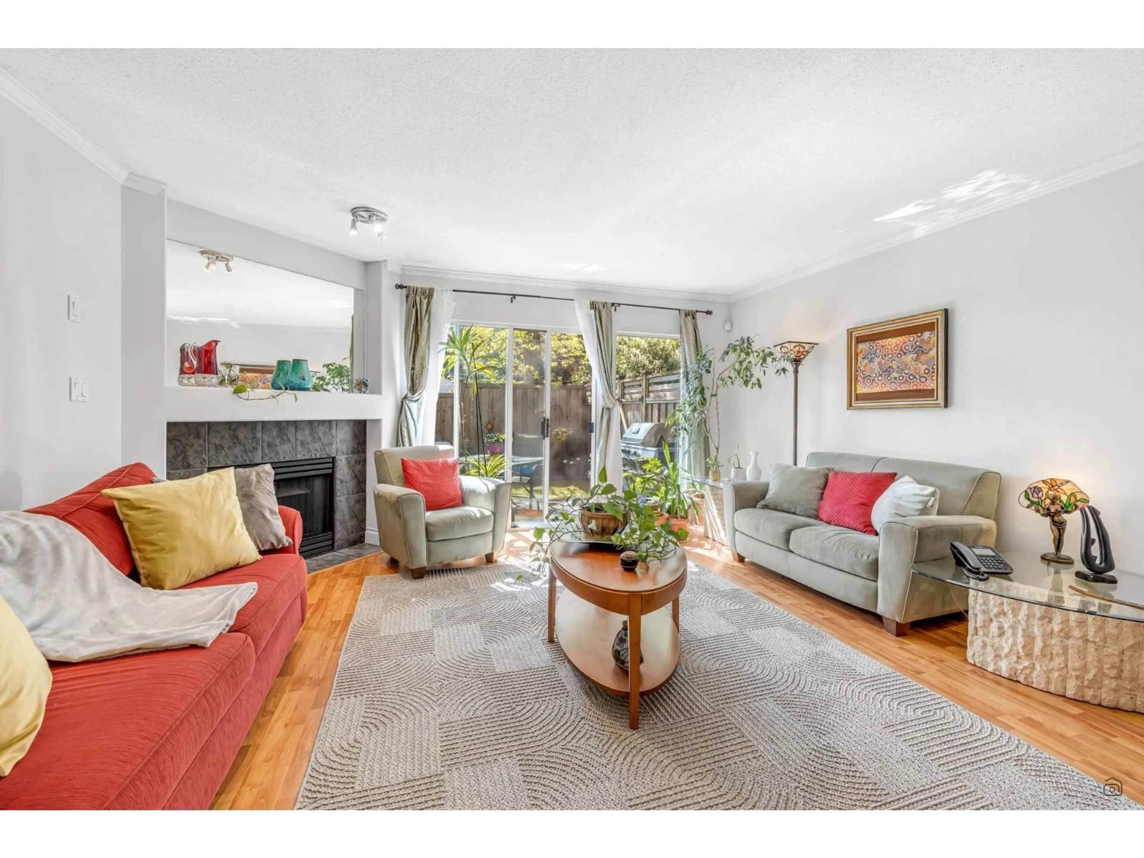 Living room with furniture, unknown for 21 - 1828 LILAC, Surrey British Columbia V4A5C9