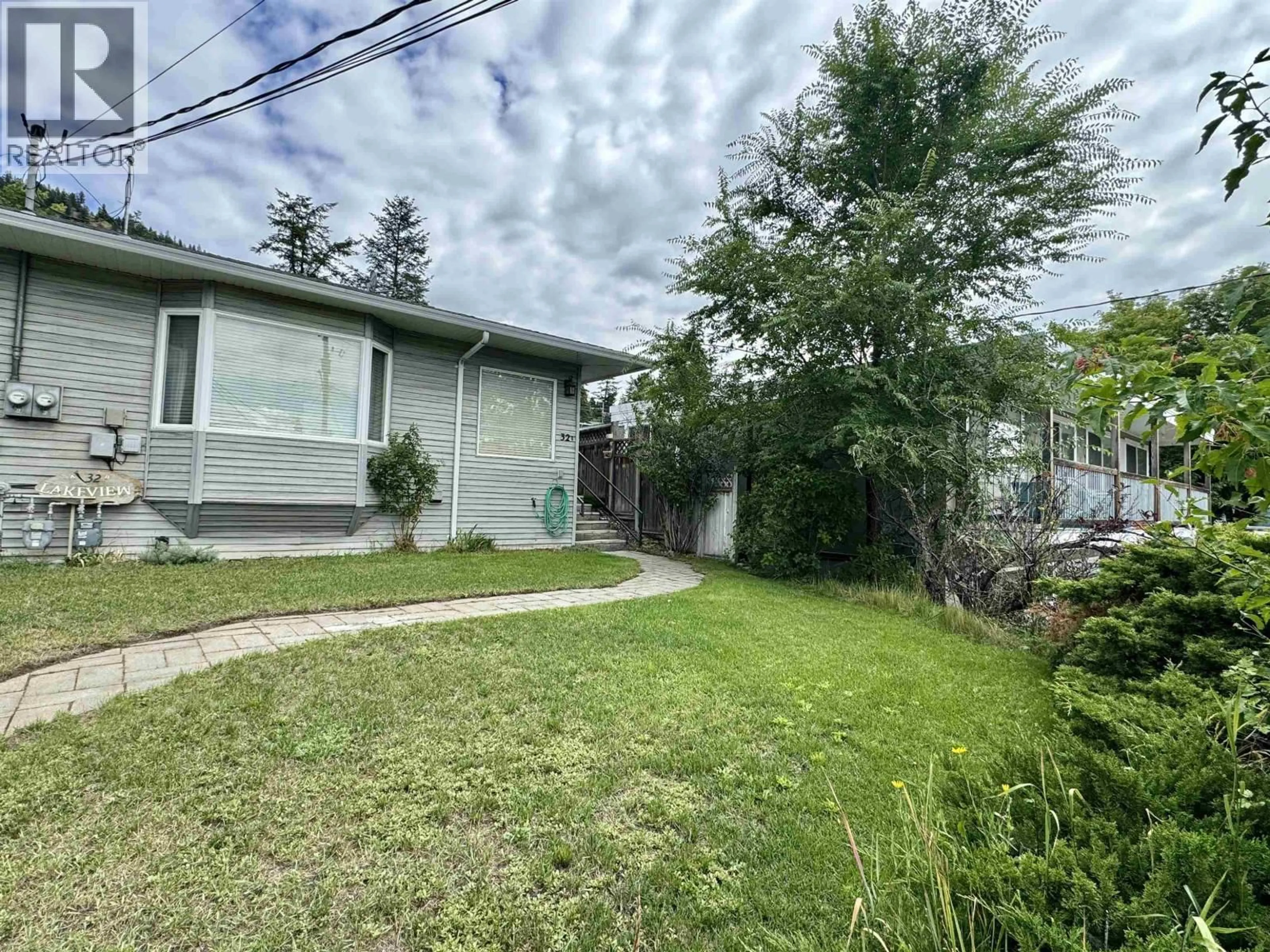 A pic from outside/outdoor area/front of a property/back of a property/a pic from drone, street for B - 32 LAKEVIEW AVENUE, Williams Lake British Columbia V2G1B2