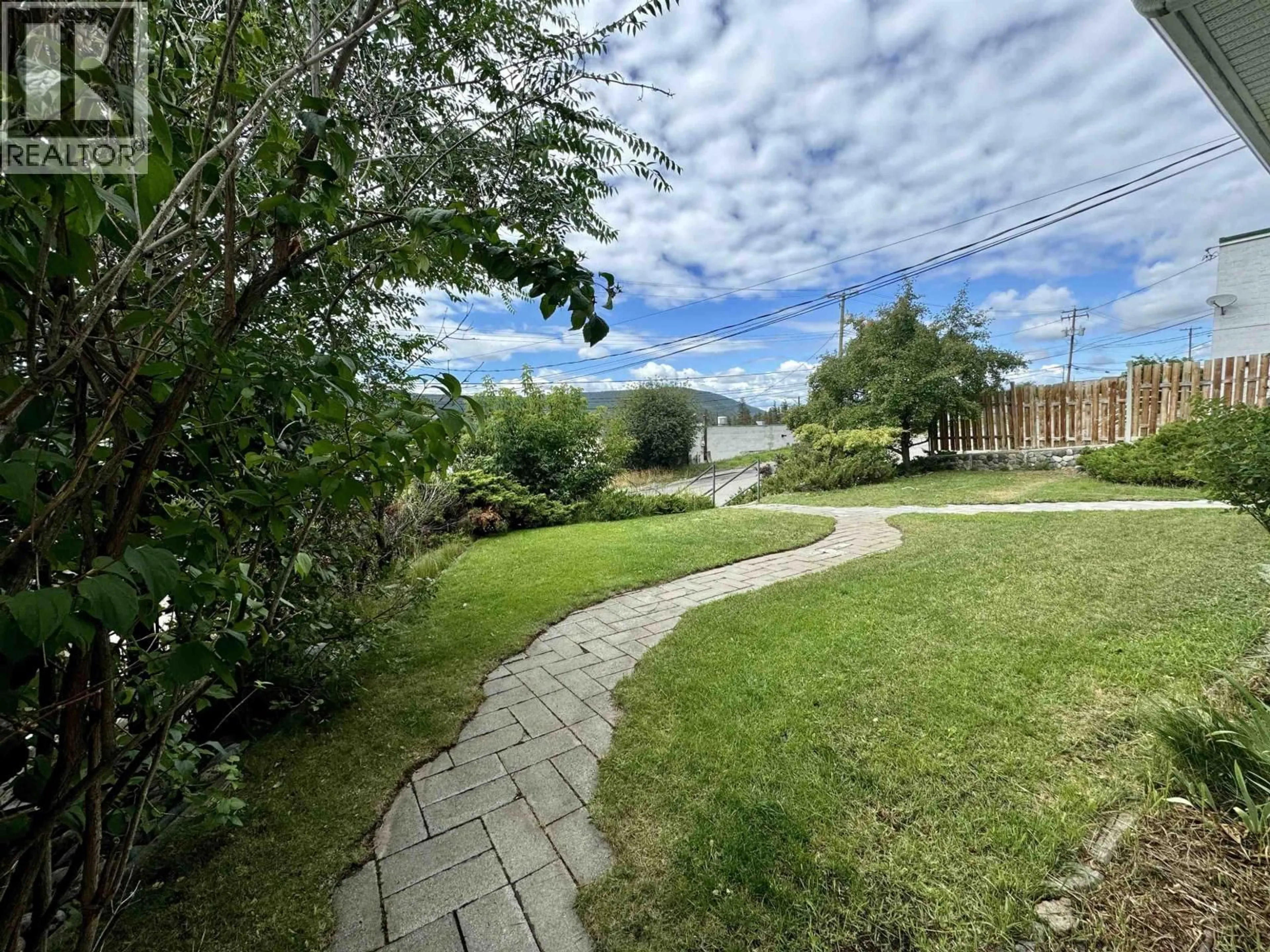 A pic from outside/outdoor area/front of a property/back of a property/a pic from drone, street for B - 32 LAKEVIEW AVENUE, Williams Lake British Columbia V2G1B2