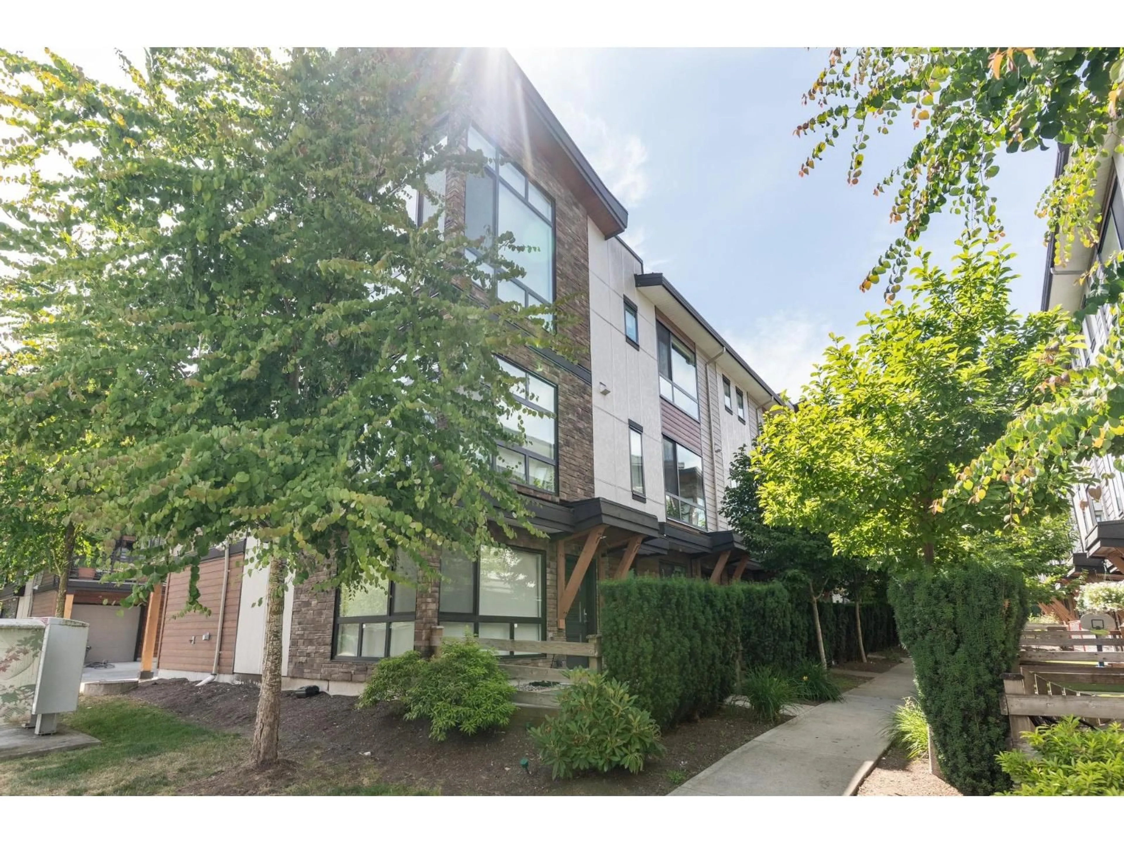 Patio, building for 209 - 16488 64, Surrey British Columbia V3S6X6