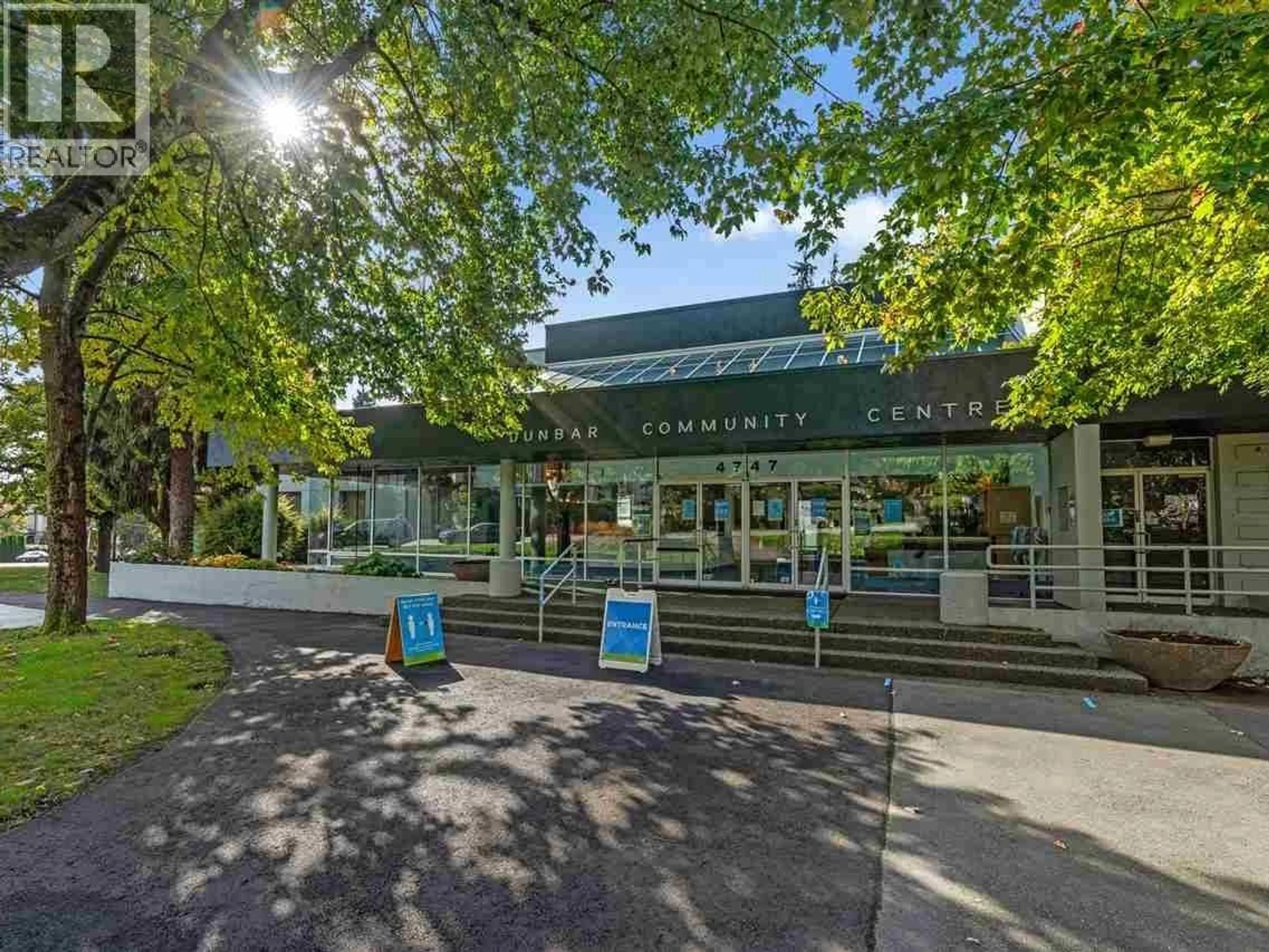 Indoor foyer for 3622 29TH AVENUE, Vancouver British Columbia V6S1T4