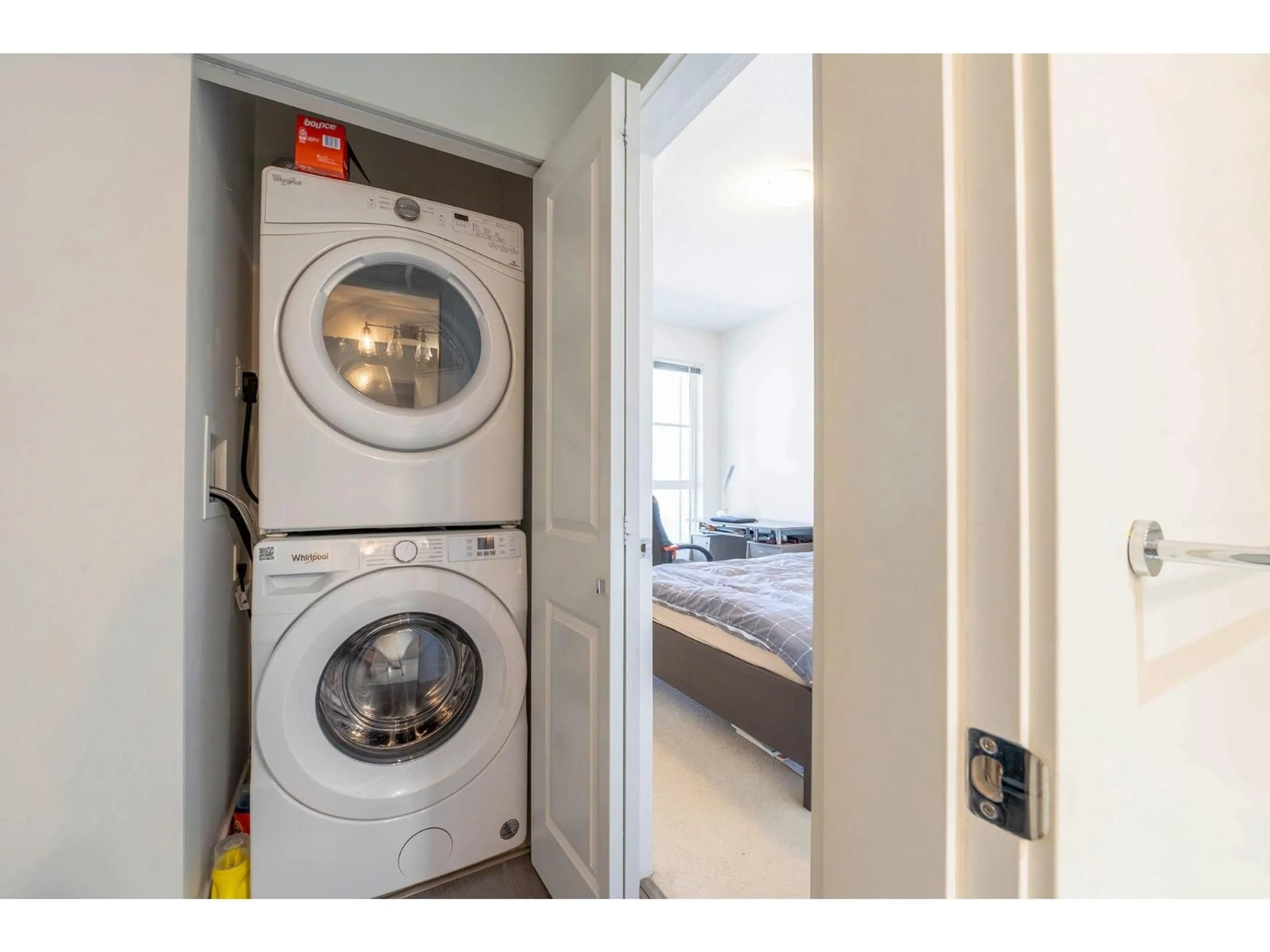 Laundry room for 422 - 15137 33, Surrey British Columbia V3Z0Y1