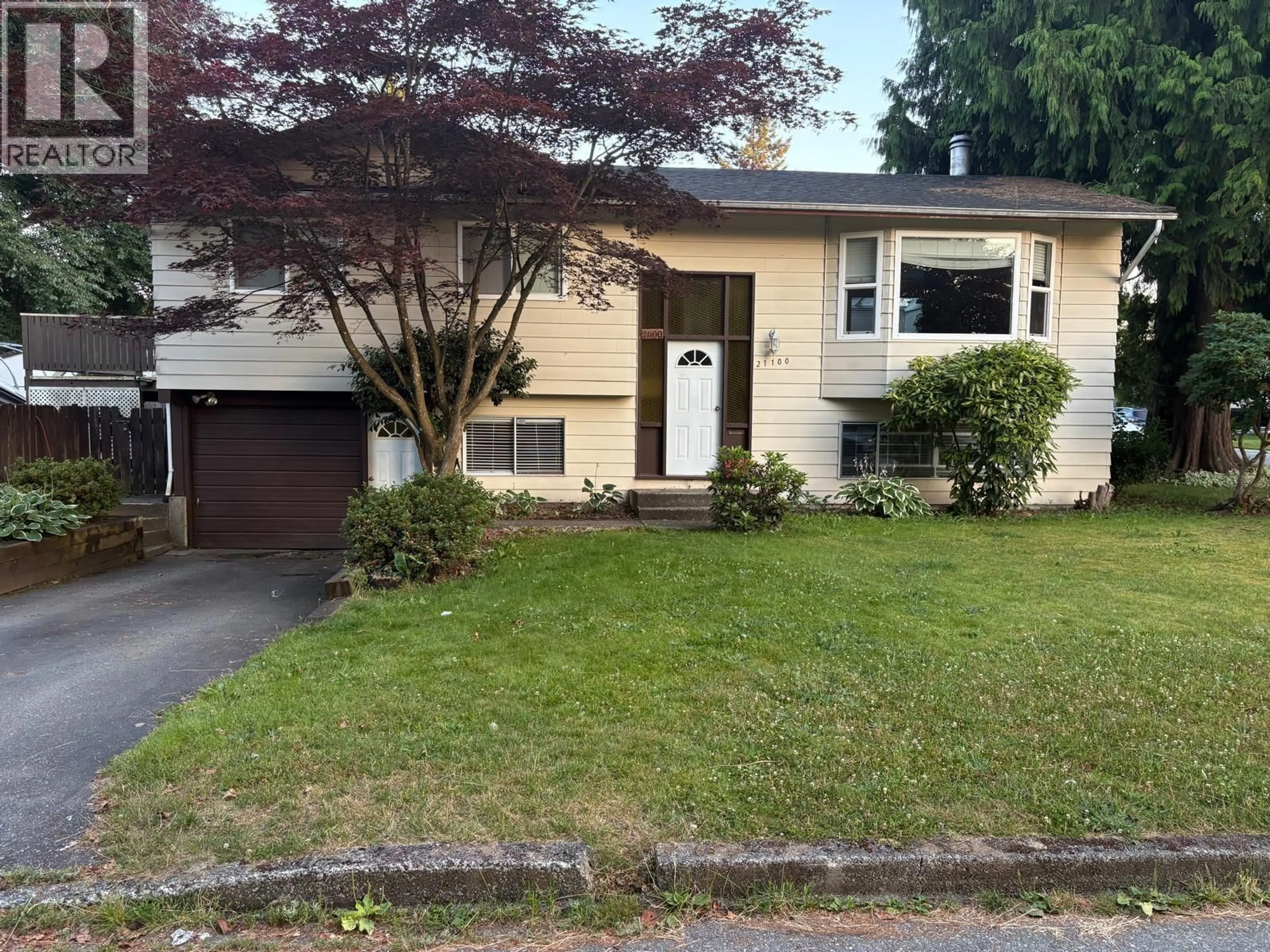 Home with vinyl exterior material, street for 21100 BERRY AVENUE, Maple Ridge British Columbia V2X7V4
