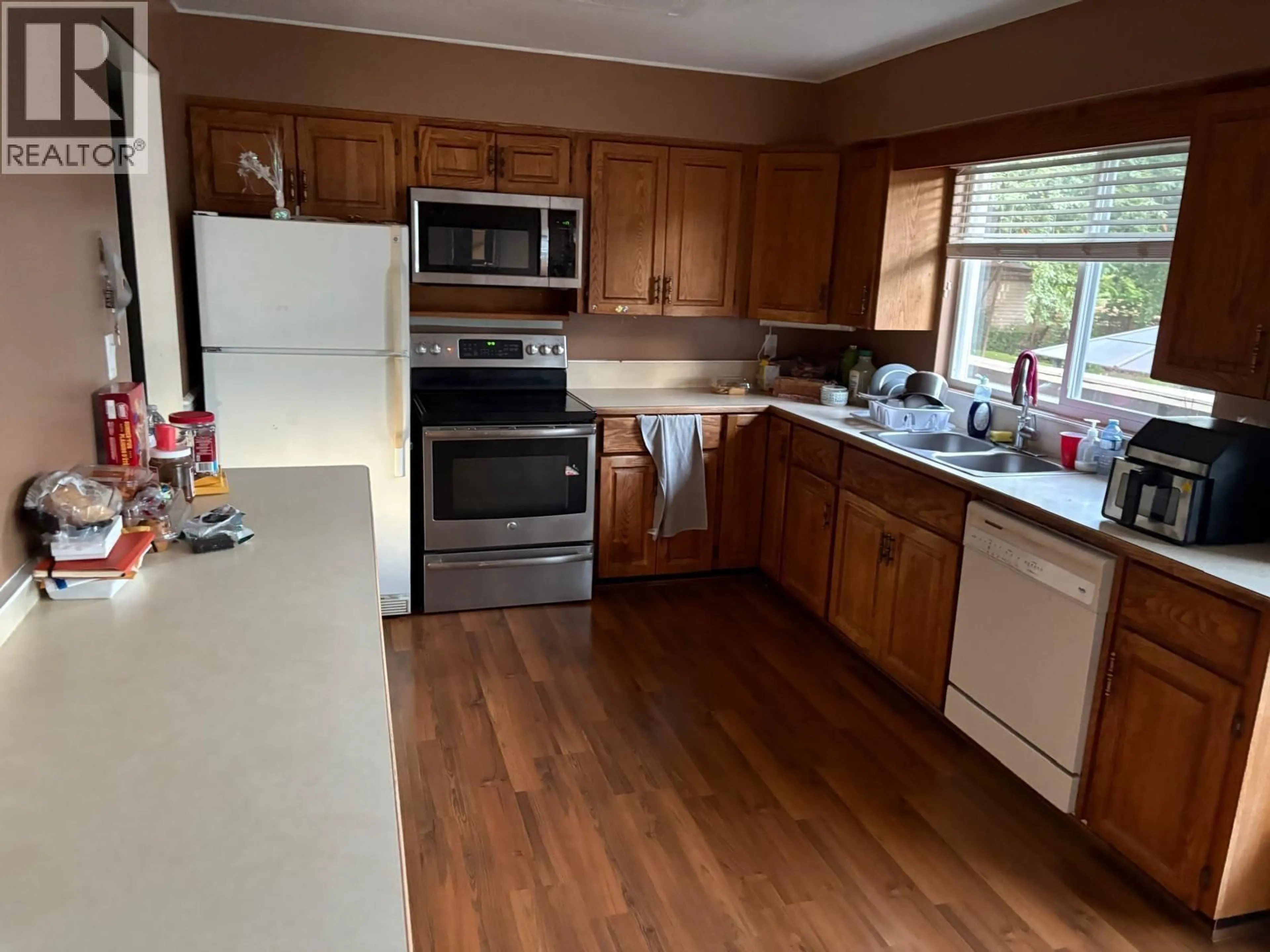 Standard kitchen, wood/laminate floor for 21100 BERRY AVENUE, Maple Ridge British Columbia V2X7V4
