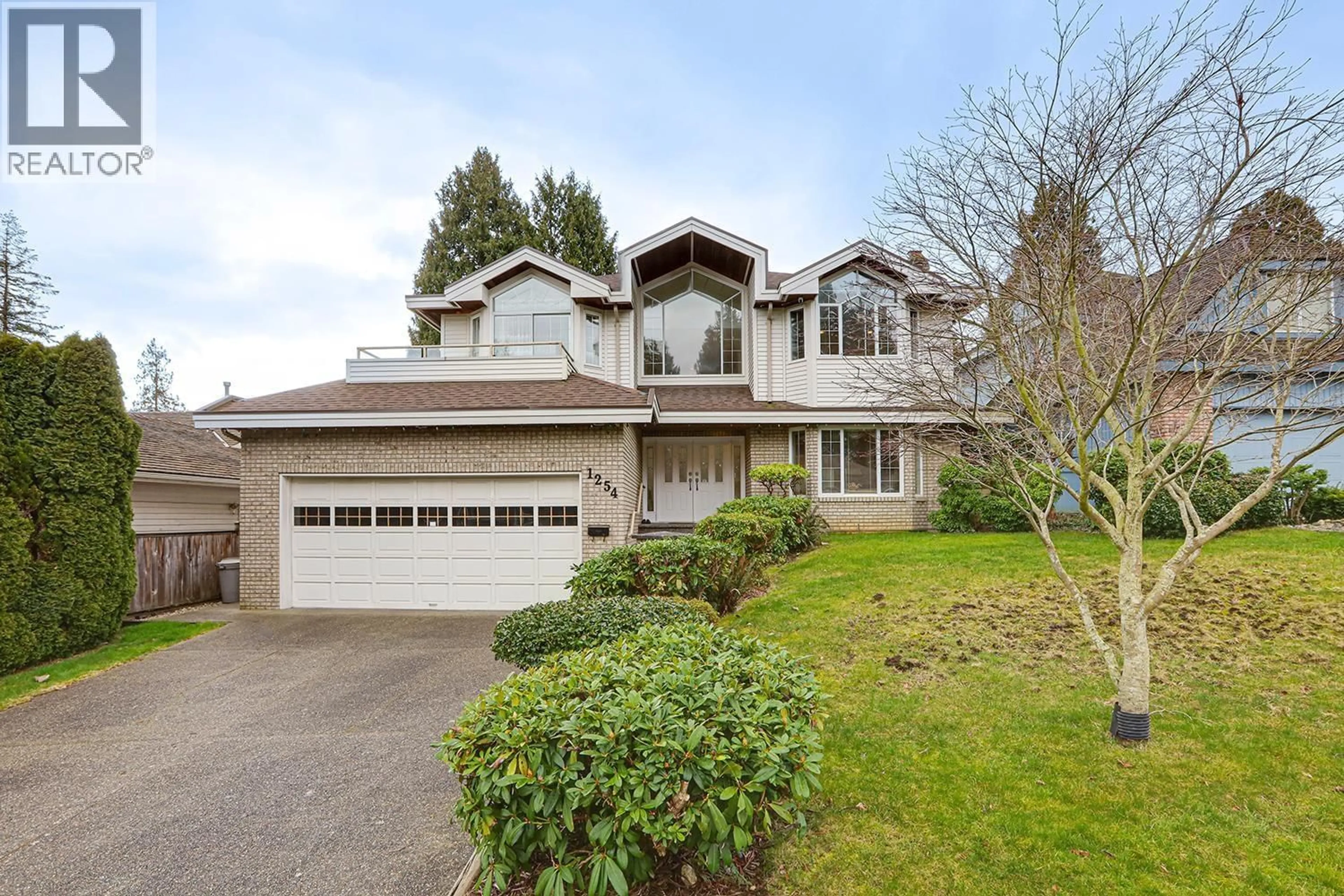 Home with vinyl exterior material, street for 1254 PACIFIC DRIVE, Tsawwassen British Columbia V4M4B2