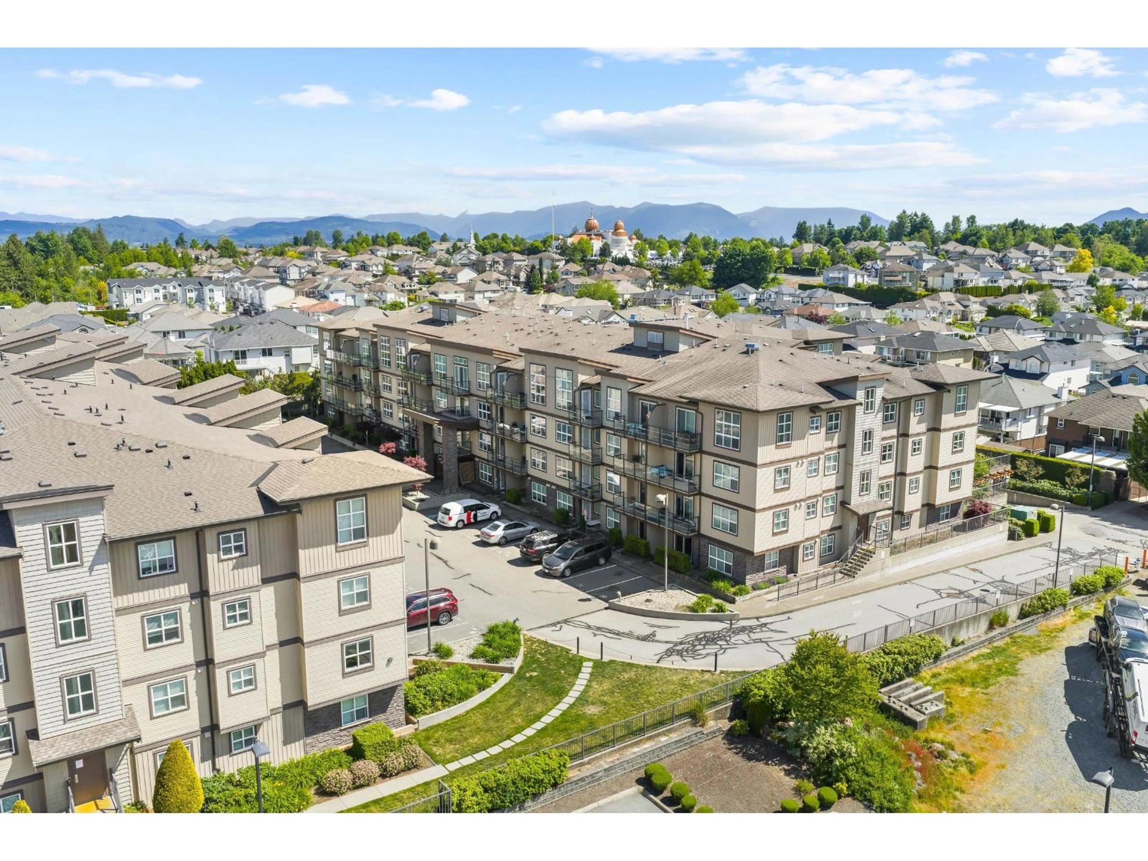 A pic from outside/outdoor area/front of a property/back of a property/a pic from drone, mountain view for 109 - 30525 CARDINAL, Abbotsford British Columbia V2T0A8