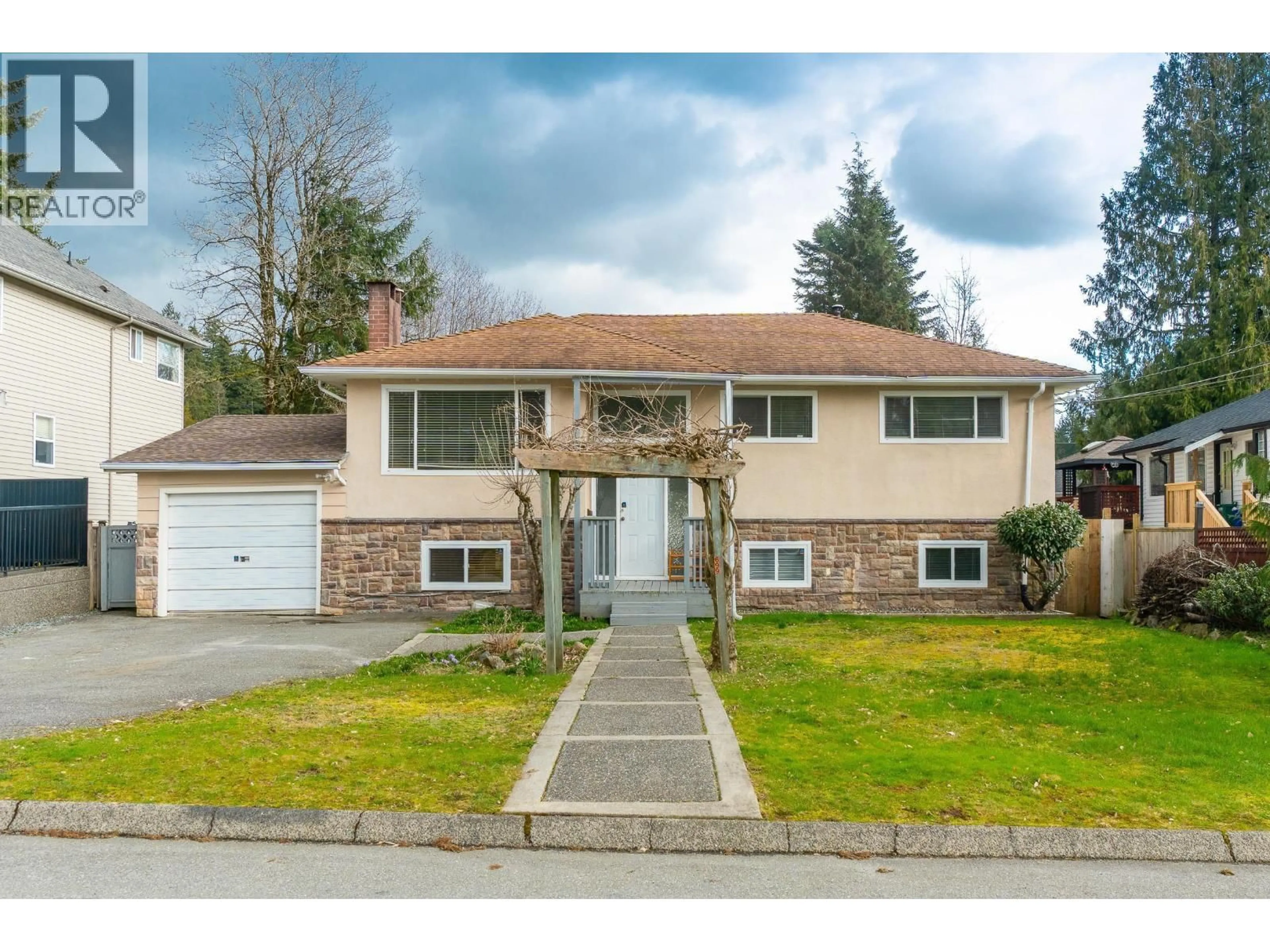 Home with vinyl exterior material, street for 699 DUVAL COURT, Coquitlam British Columbia V3J3L2