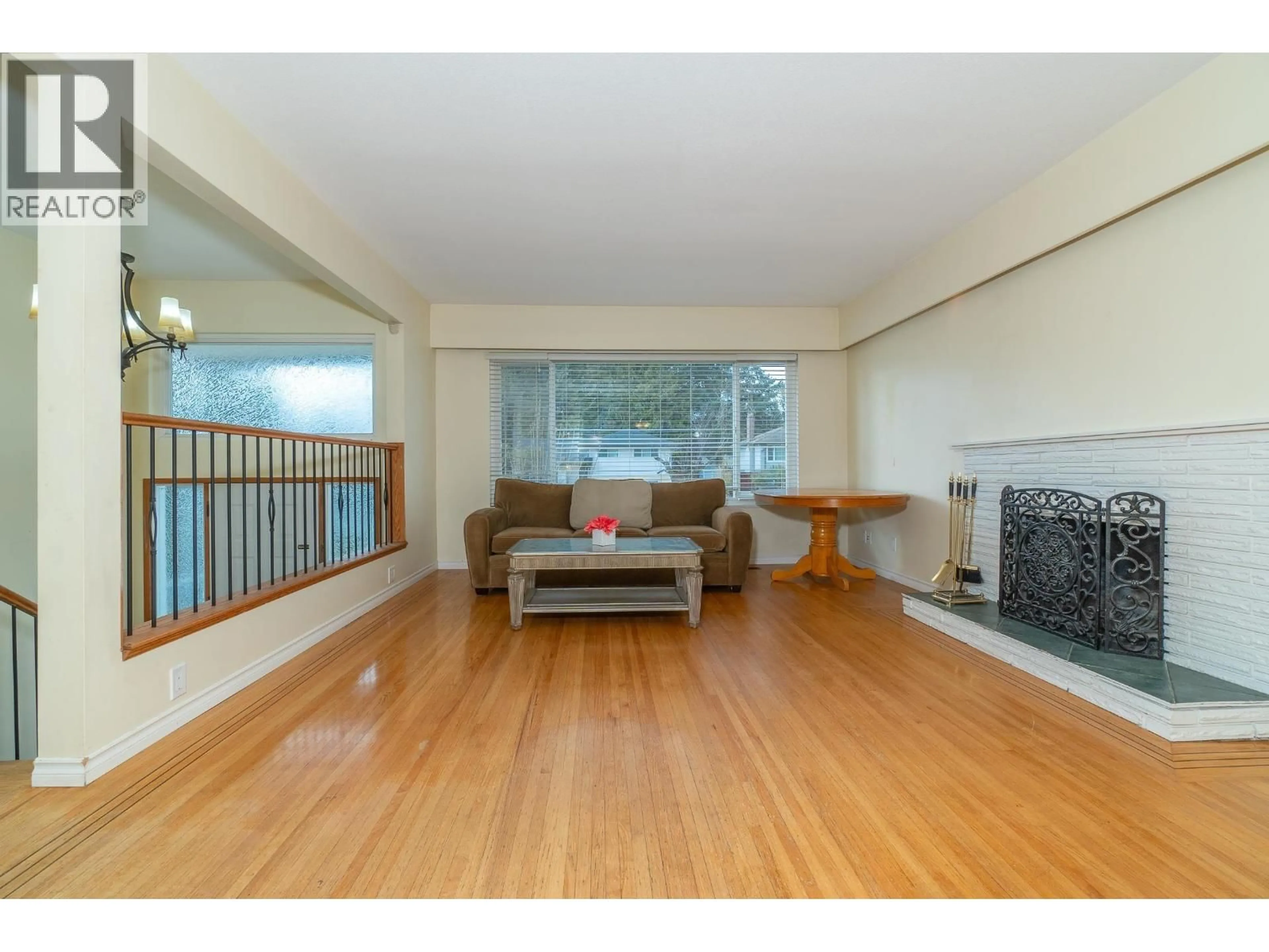 Living room with furniture, wood/laminate floor for 699 DUVAL COURT, Coquitlam British Columbia V3J3L2