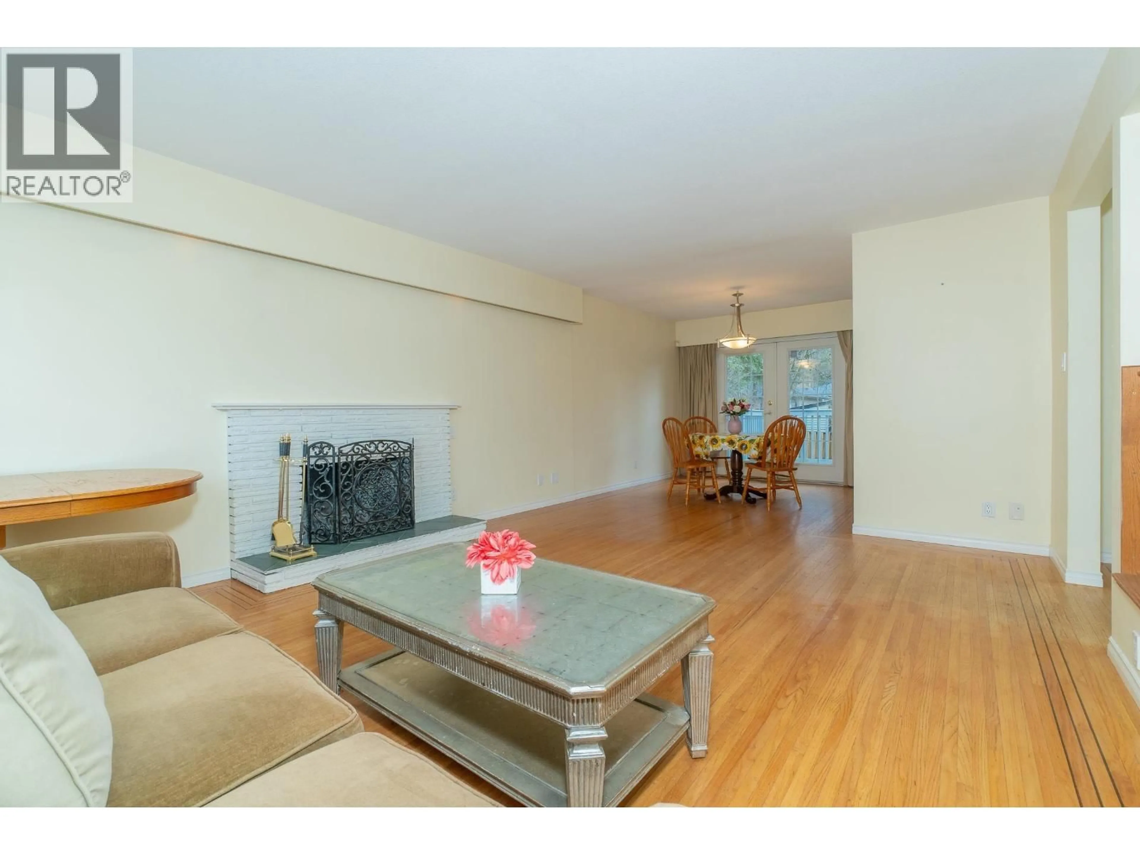 Living room with furniture, wood/laminate floor for 699 DUVAL COURT, Coquitlam British Columbia V3J3L2