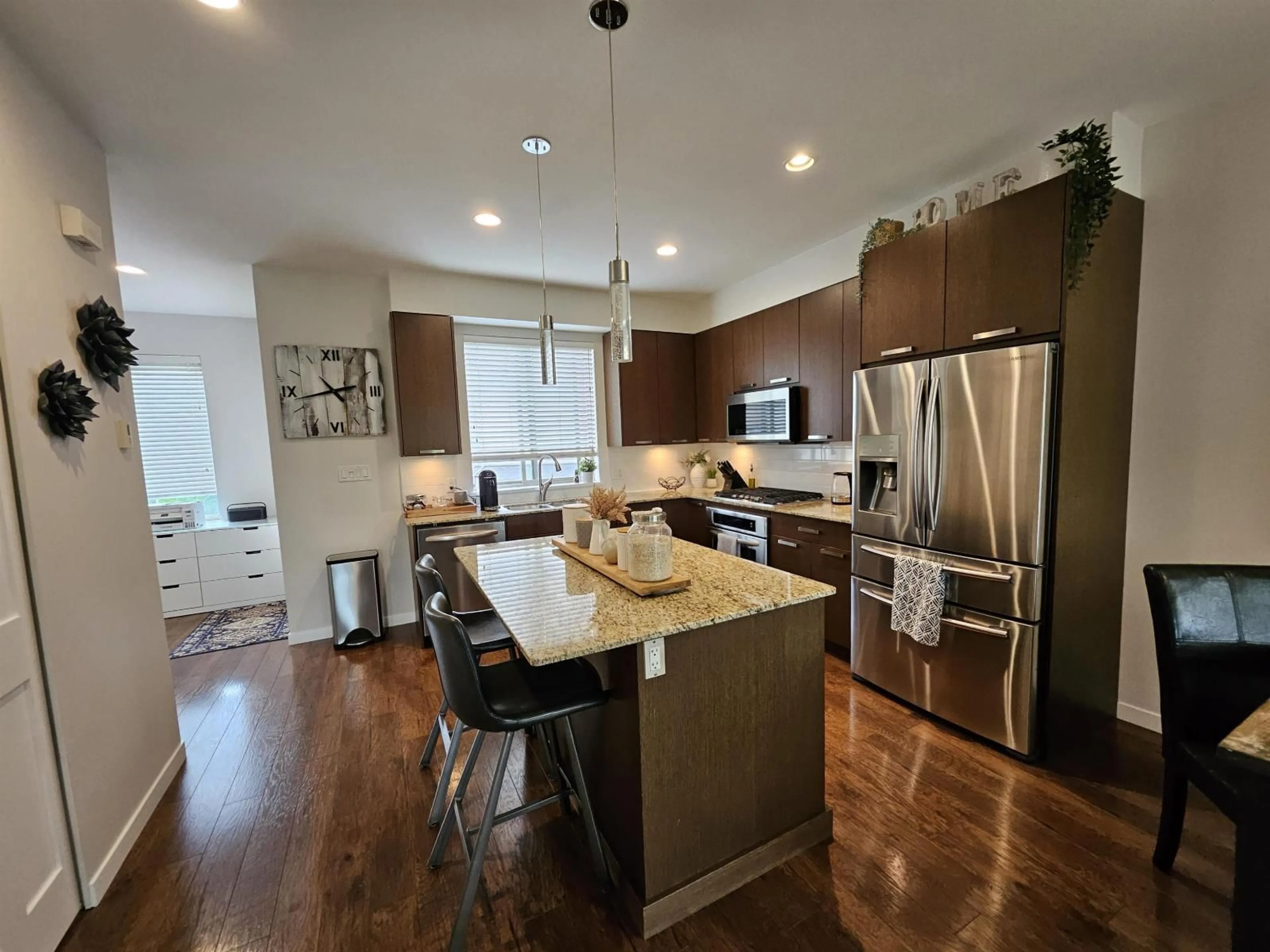 Open concept kitchen, unknown for 9 - 34248 KING, Abbotsford British Columbia V2S0B1