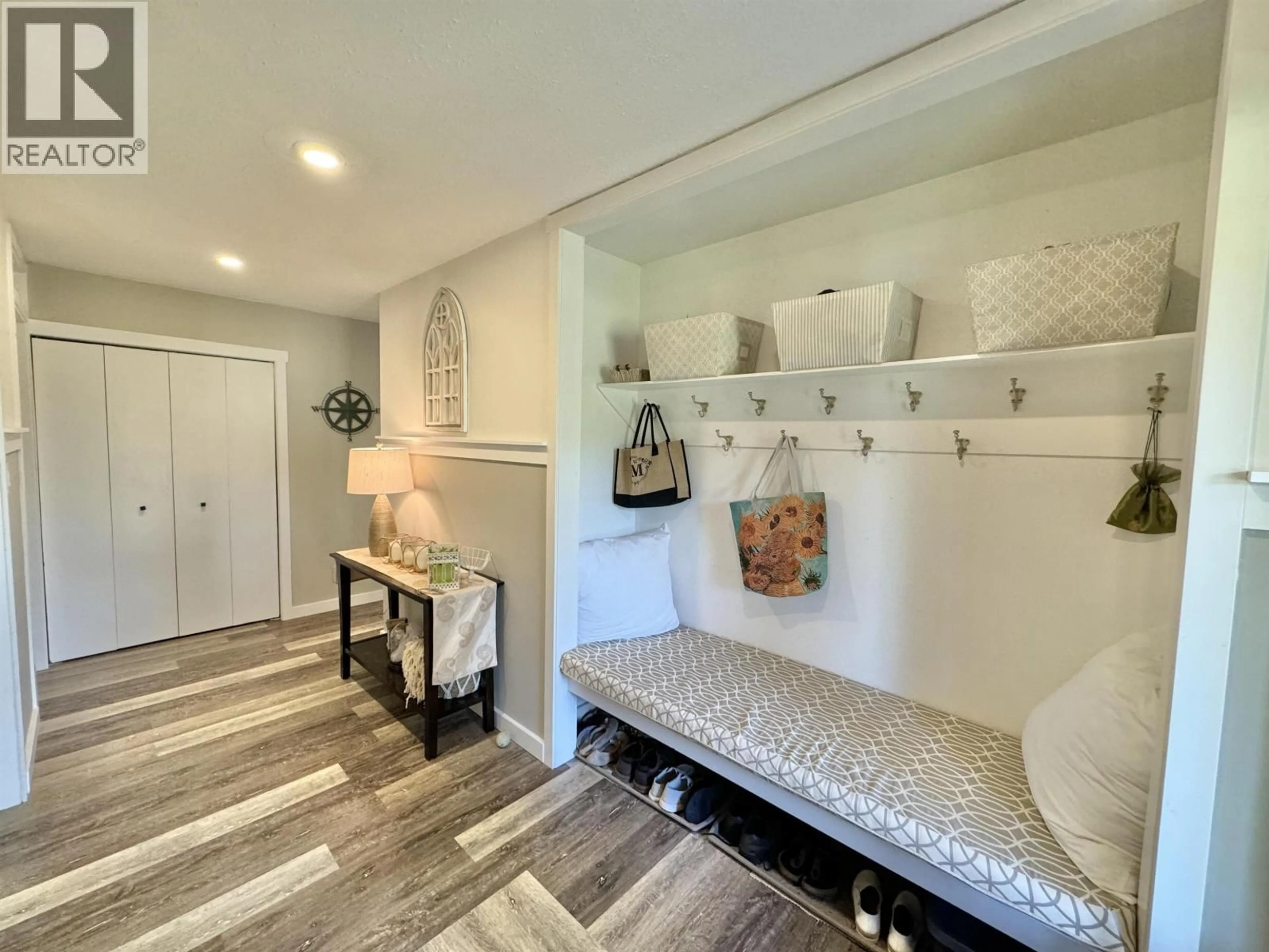 Indoor entryway for 3278 EAGLE WAY, 150 Mile House British Columbia V0K2G0