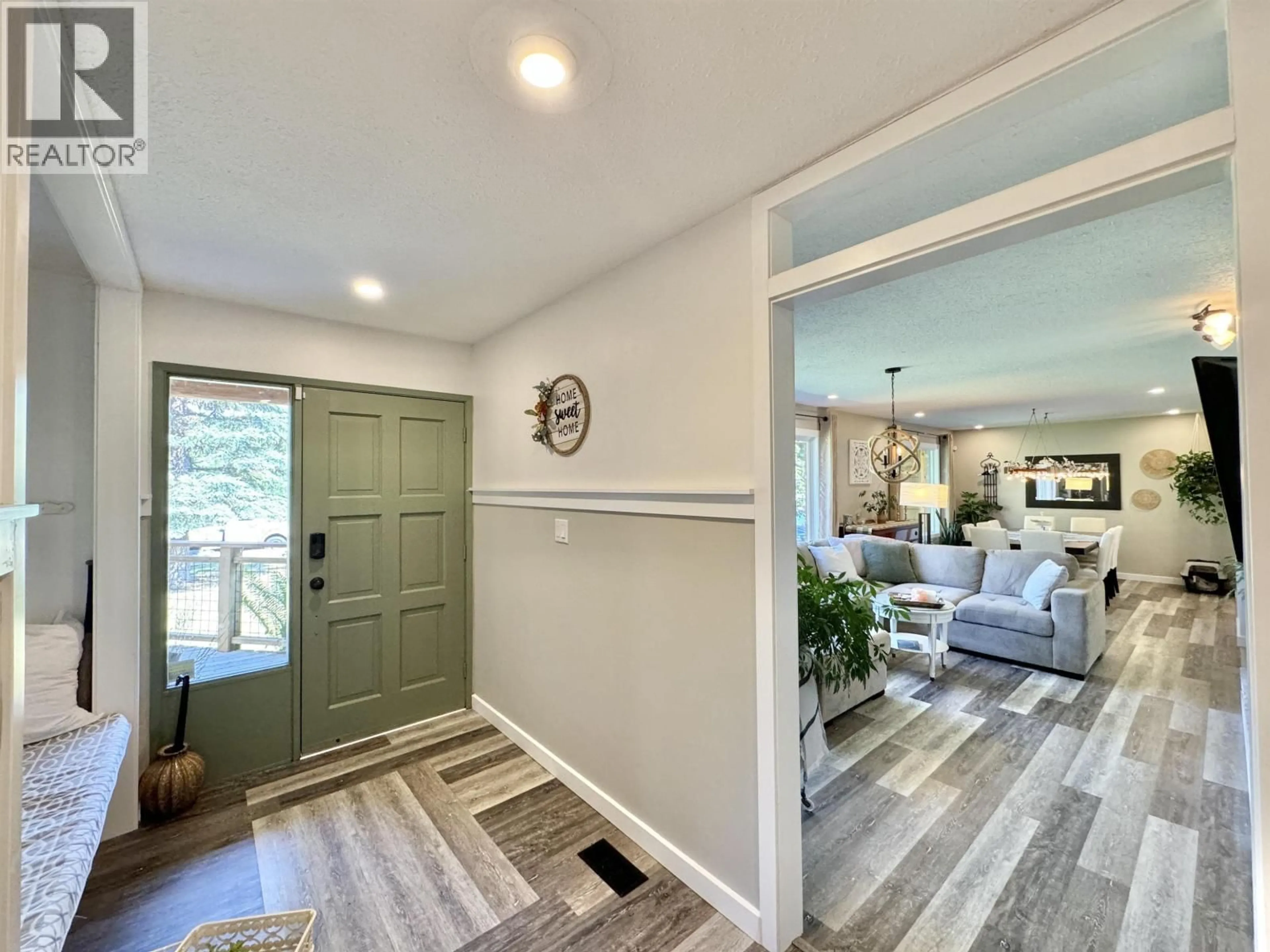 Indoor entryway for 3278 EAGLE WAY, 150 Mile House British Columbia V0K2G0