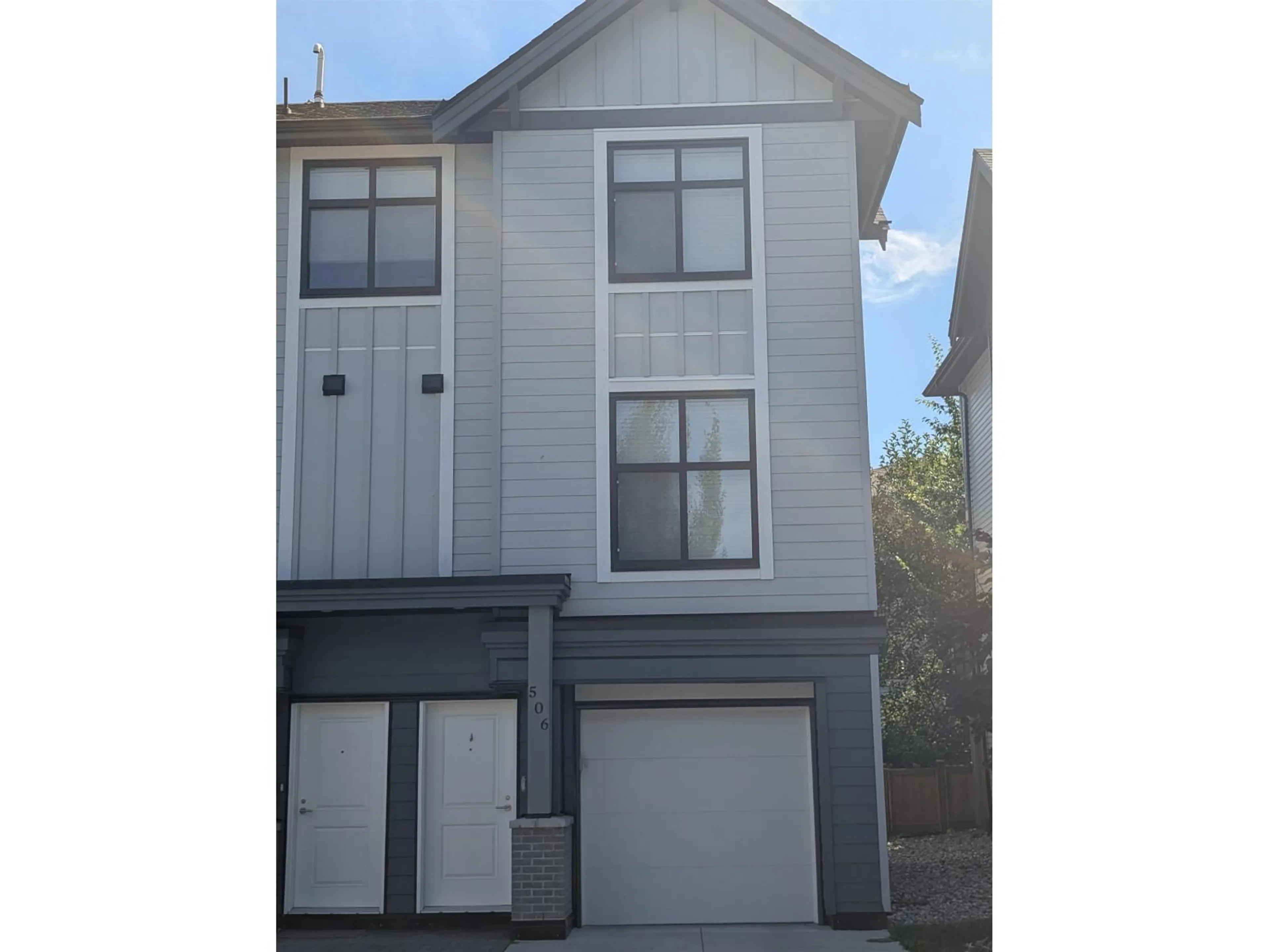 Home with vinyl exterior material, street for 506 - 2267 MCKENZIE, Abbotsford British Columbia V2V0M9