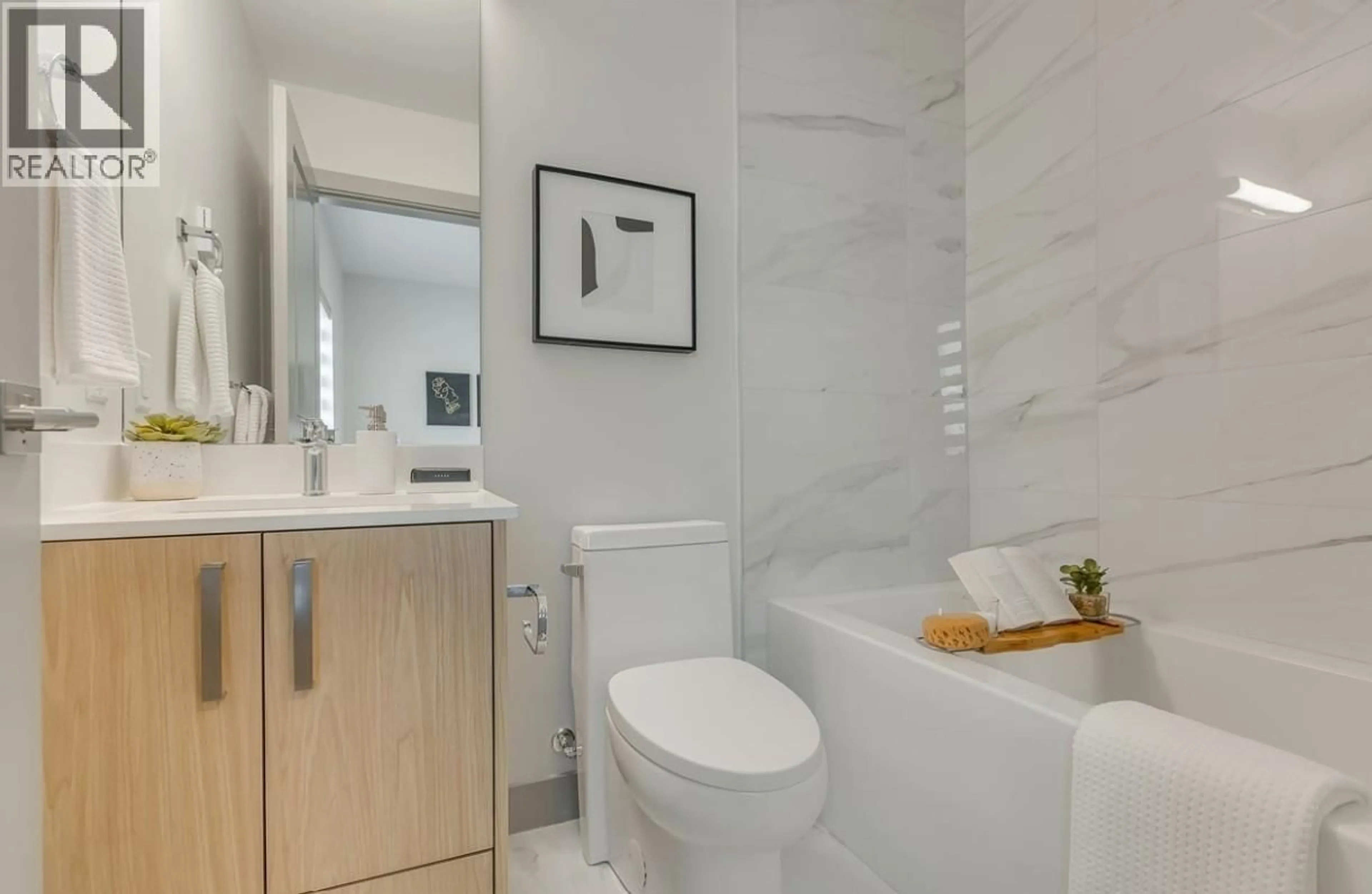 Standard bathroom, ceramic/tile floor for 211 - 6968 ROYAL OAK AVENUE, Burnaby British Columbia V5J4J3